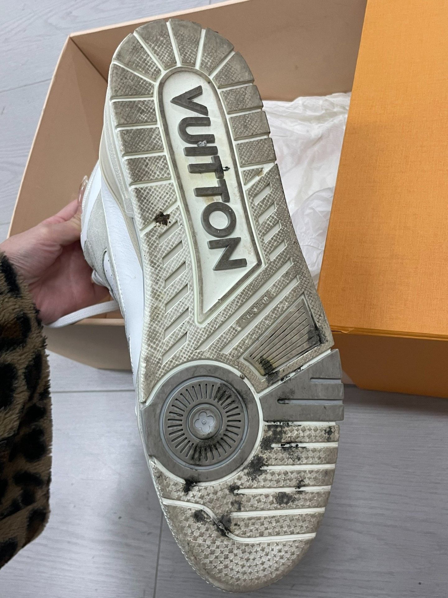 Louis Vuitton Louis Vuitton Beige Hitop Sneakers S Men Size US 10 / EU 43 - 4 Thumbnail