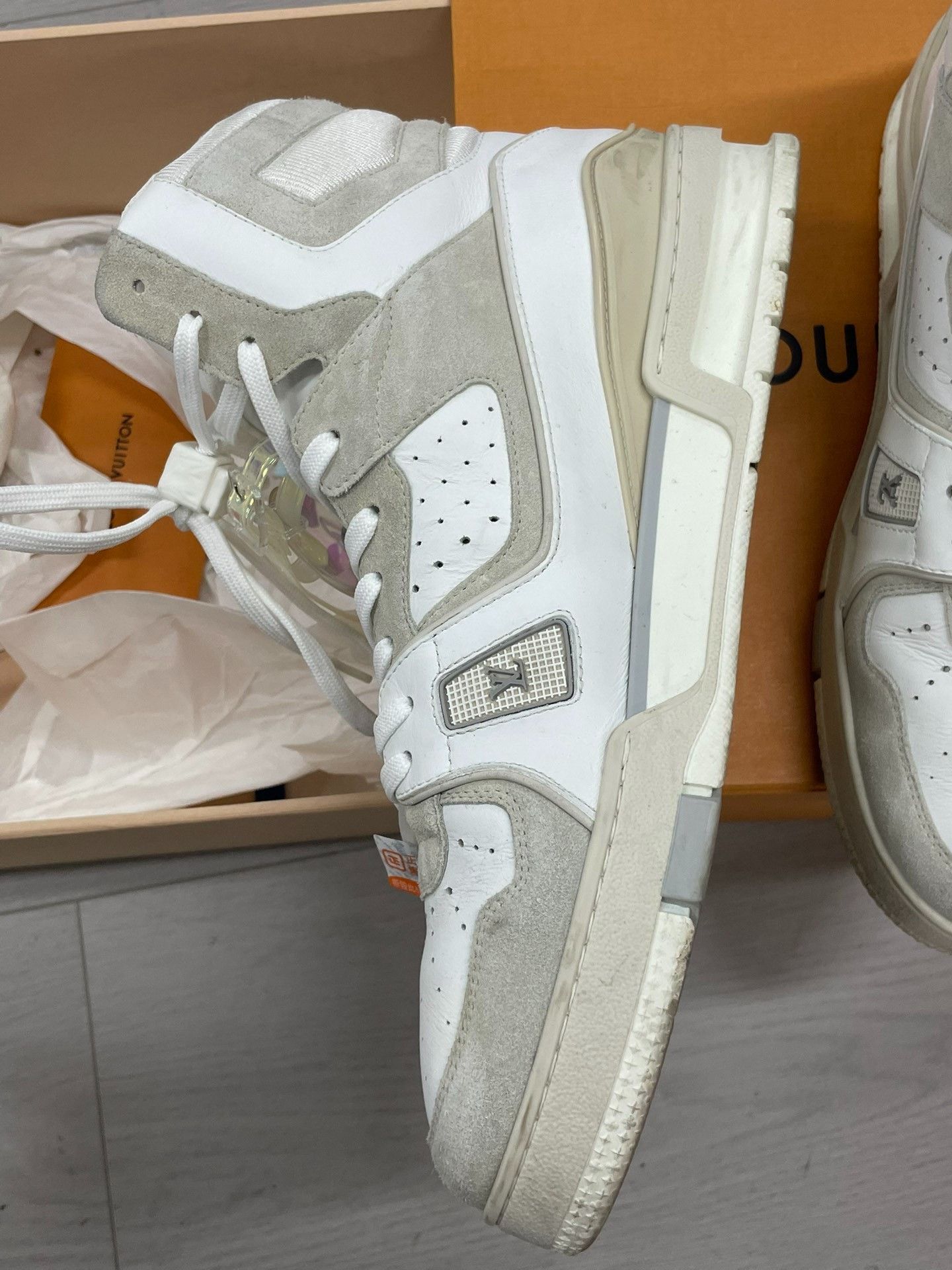 Louis Vuitton Louis Vuitton Beige Hitop Sneakers S Men Size US 10 / EU 43 - 2 Thumbnail