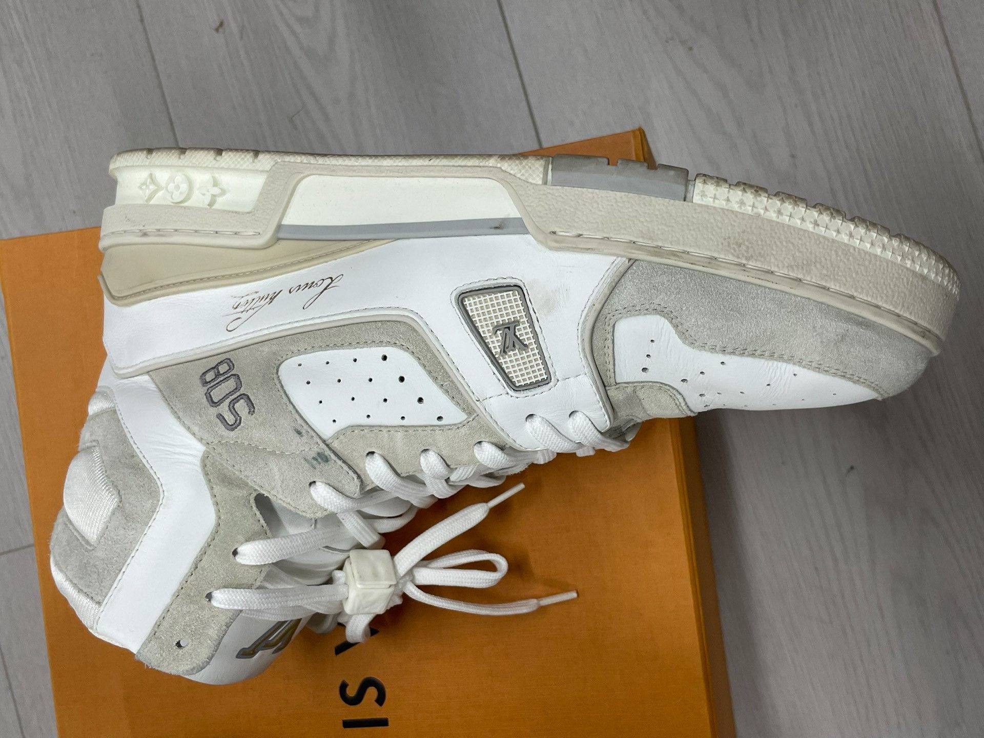 Louis Vuitton Louis Vuitton Beige Hitop Sneakers S Men Size US 10 / EU 43 - 7 Thumbnail