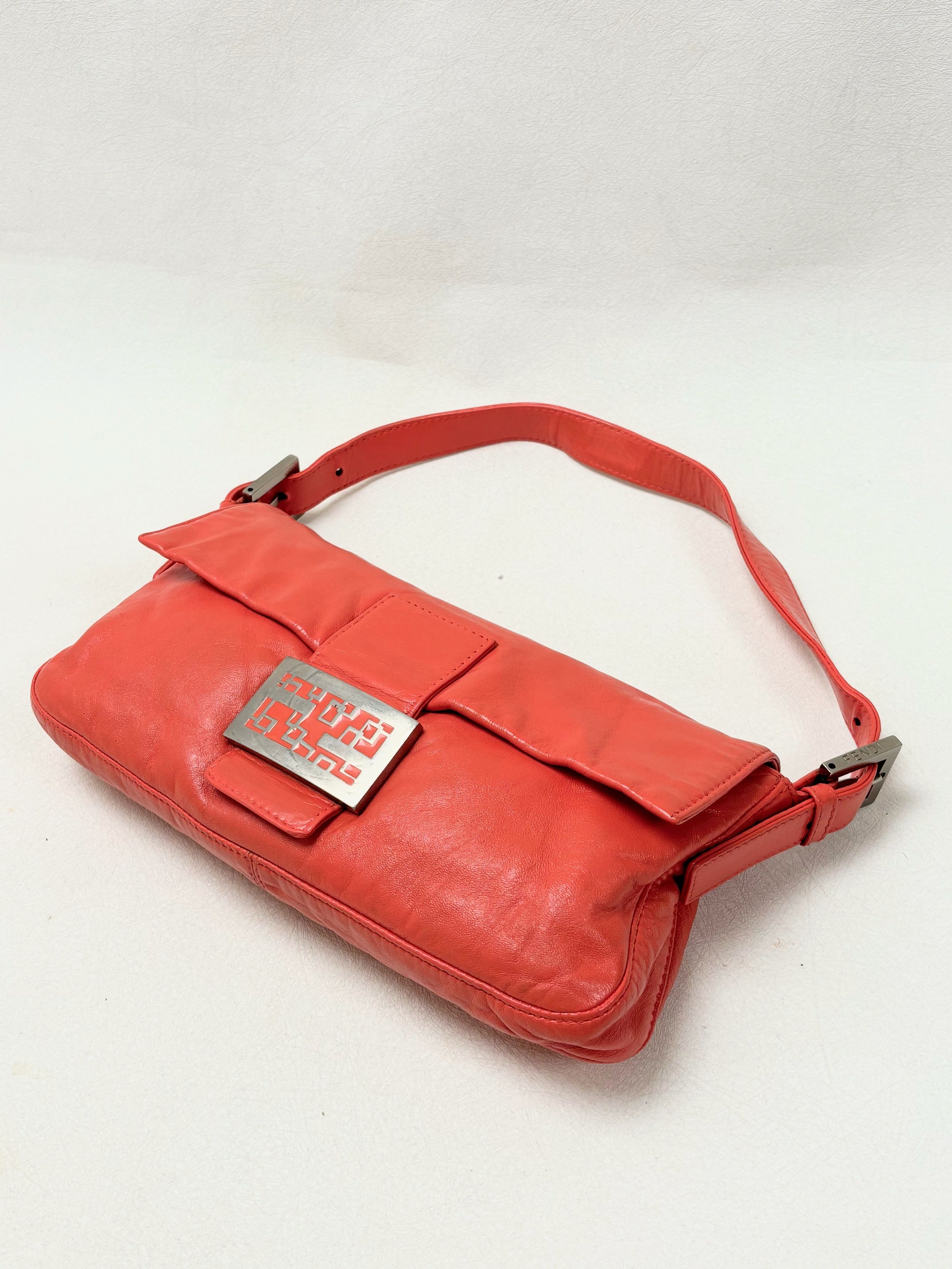 Fendi Sac Baguette Corail Size ONE SIZE - 13 Thumbnail