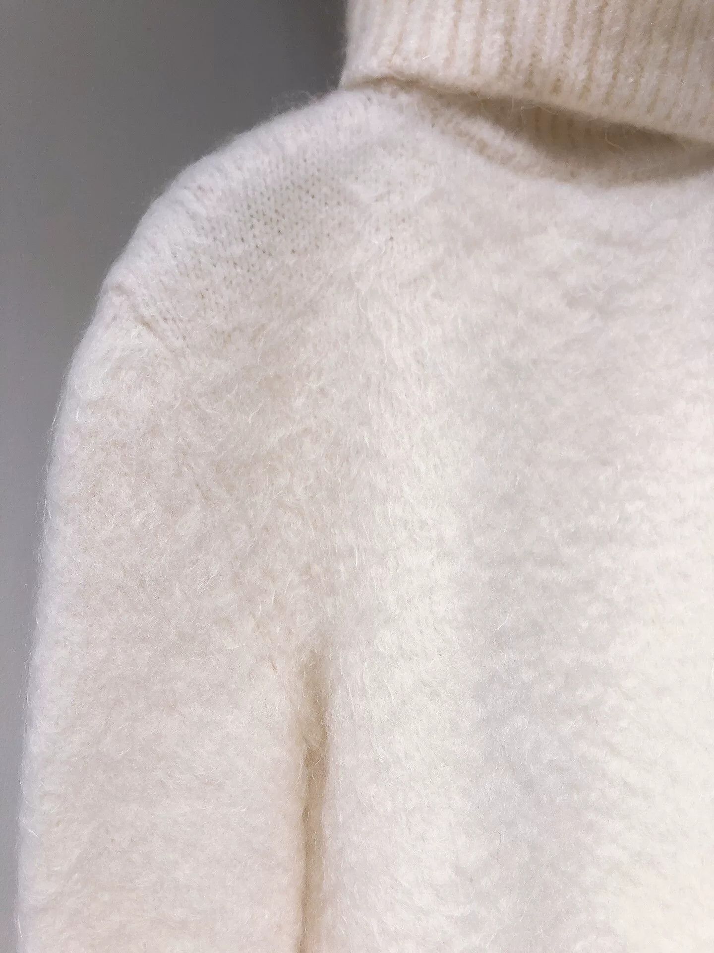 Saint Laurent Paris Saint Laurent Fuzzy Turtleneck Sweater Size S / US 4 / IT 40 - 6 Thumbnail