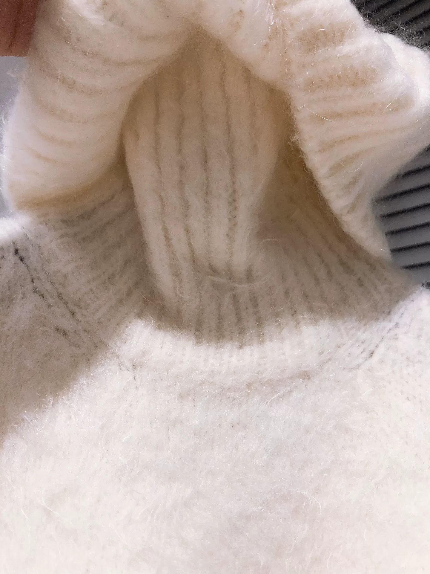 Saint Laurent Paris Saint Laurent Fuzzy Turtleneck Sweater Size S / US 4 / IT 40 - 5 Thumbnail