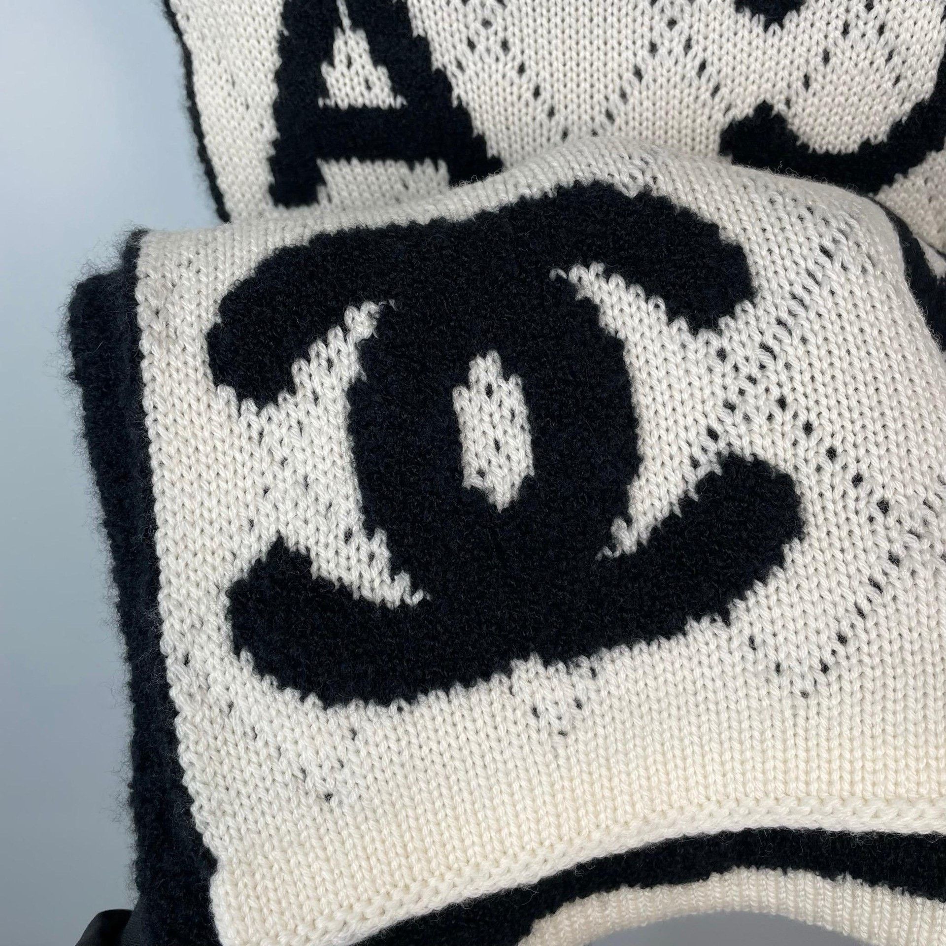 Chanel Chanel Plaid Black Scarf S Men Size ONE SIZE - 5 Thumbnail