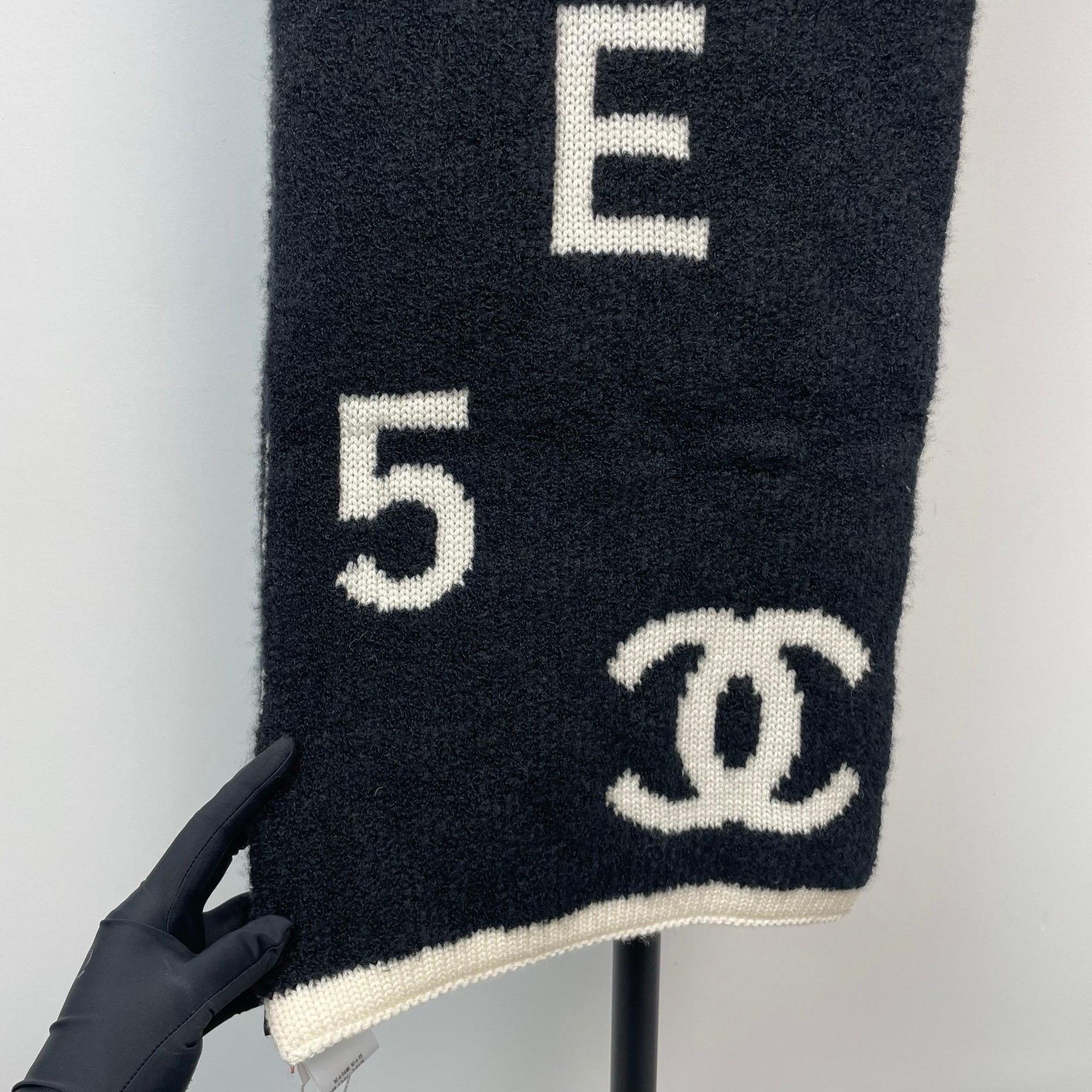 Chanel Chanel Plaid Black Scarf S Men Size ONE SIZE - 2 Thumbnail