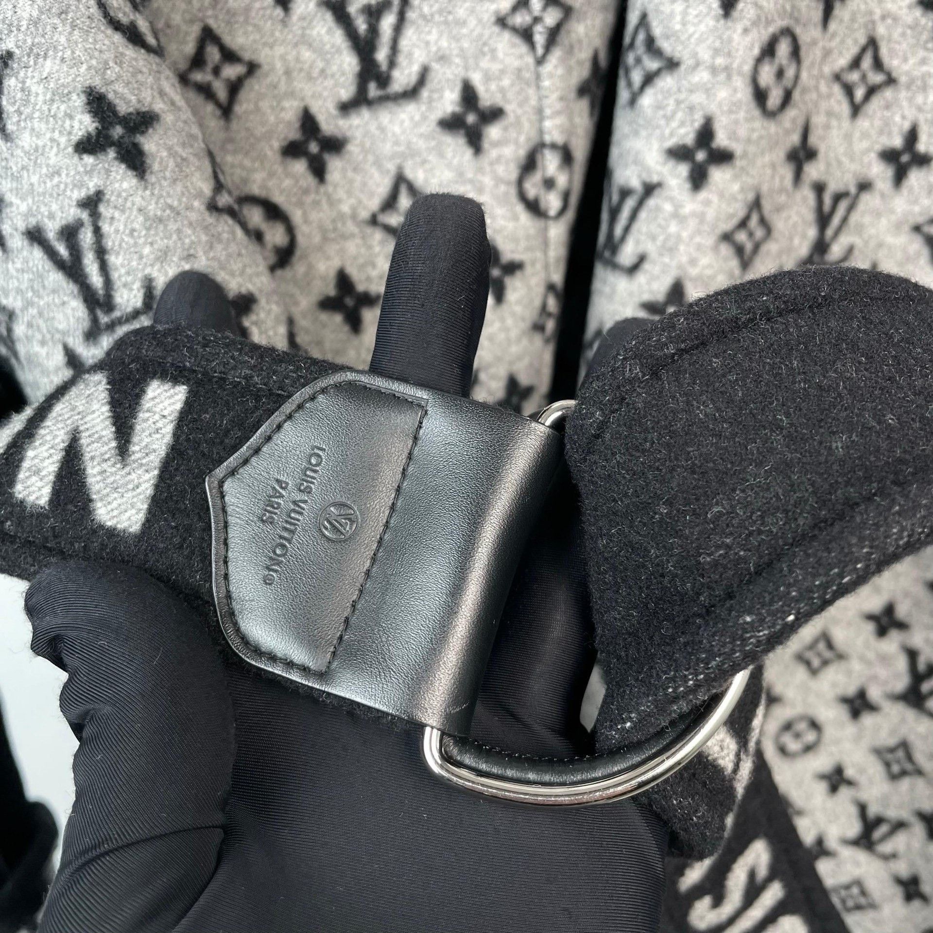 Louis Vuitton Louis Vuitton Black Heavy Coat 38 Men Size US S / EU 44-46 / 1 - 3 Thumbnail