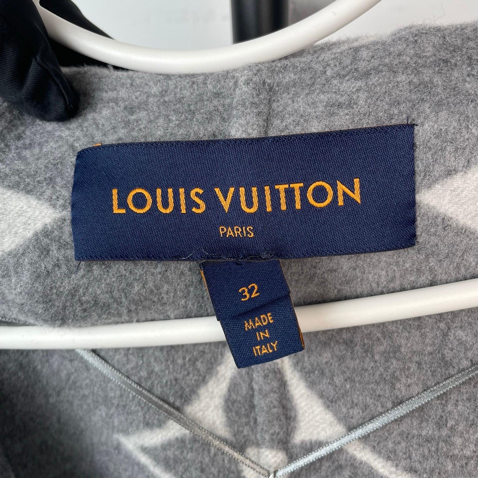 Louis Vuitton Louis Vuitton Gray Heavy Coat 36 Men Size US S / EU 44-46 / 1 - 5 Thumbnail