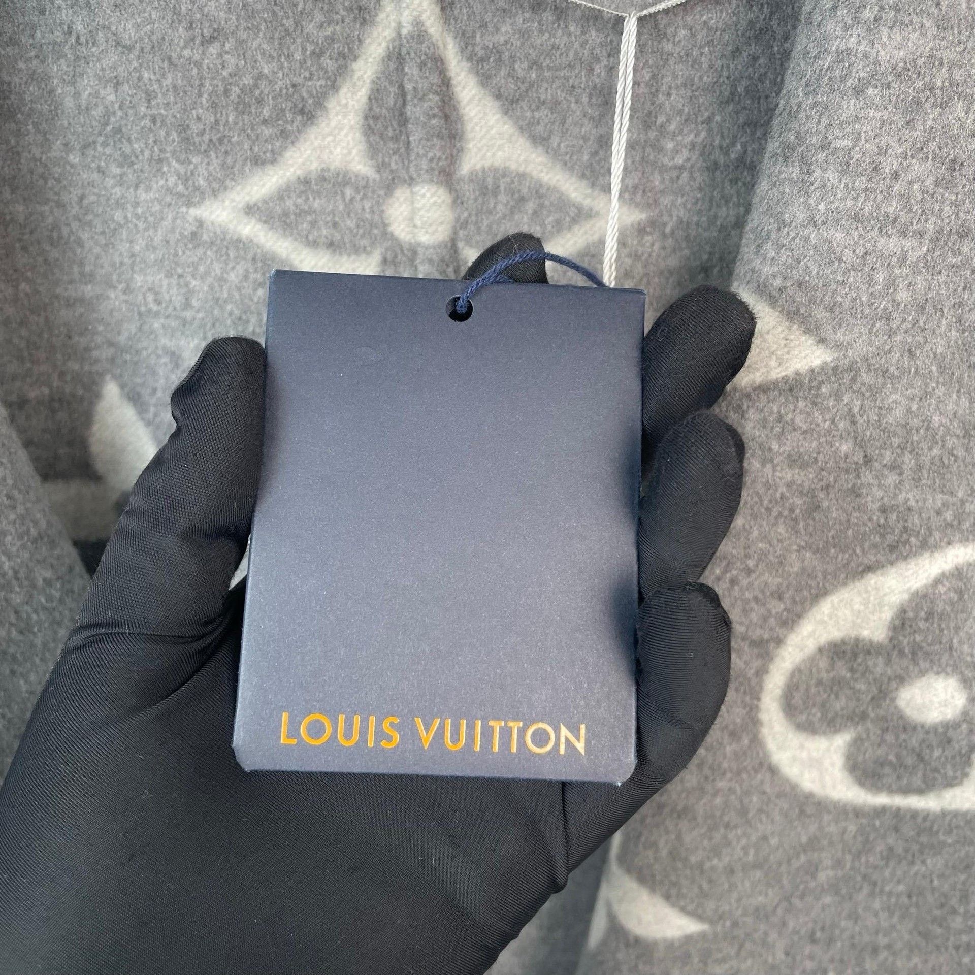 Louis Vuitton Louis Vuitton Gray Heavy Coat 36 Men Size US S / EU 44-46 / 1 - 2 Thumbnail