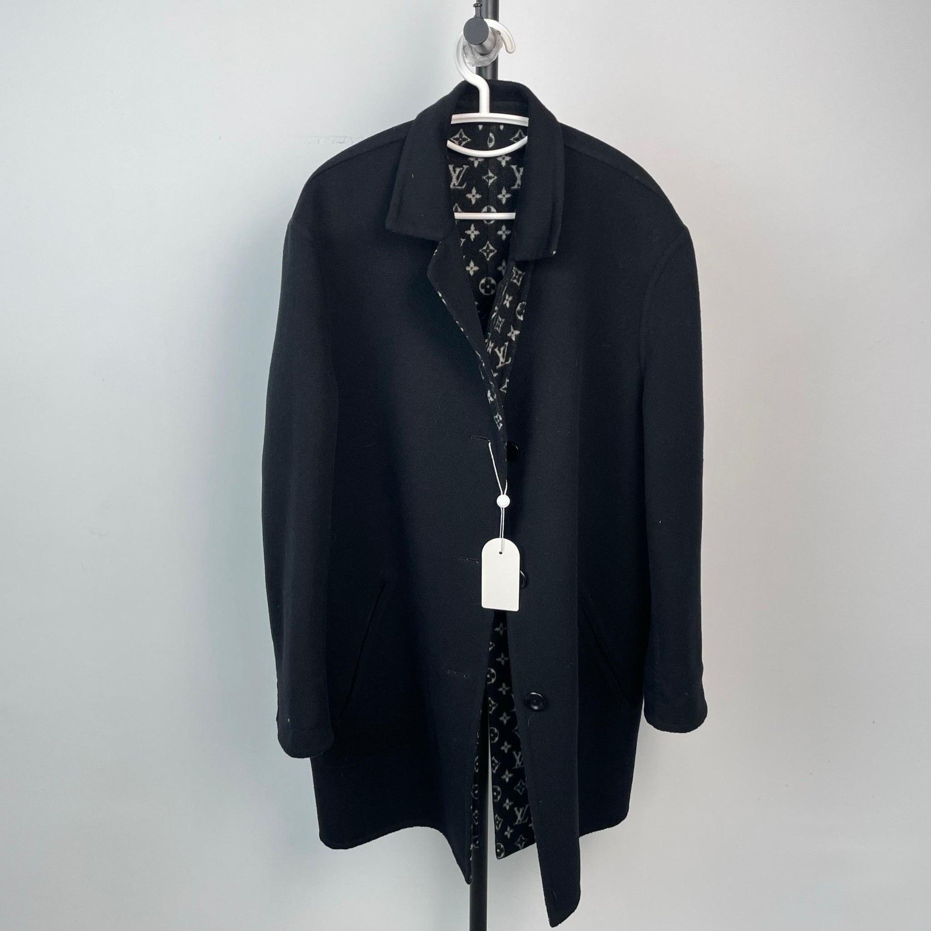 Louis Vuitton Louis Vuitton Black Heavy Coat 40 Men Size US M / EU 48-50 / 2 - 4 Thumbnail