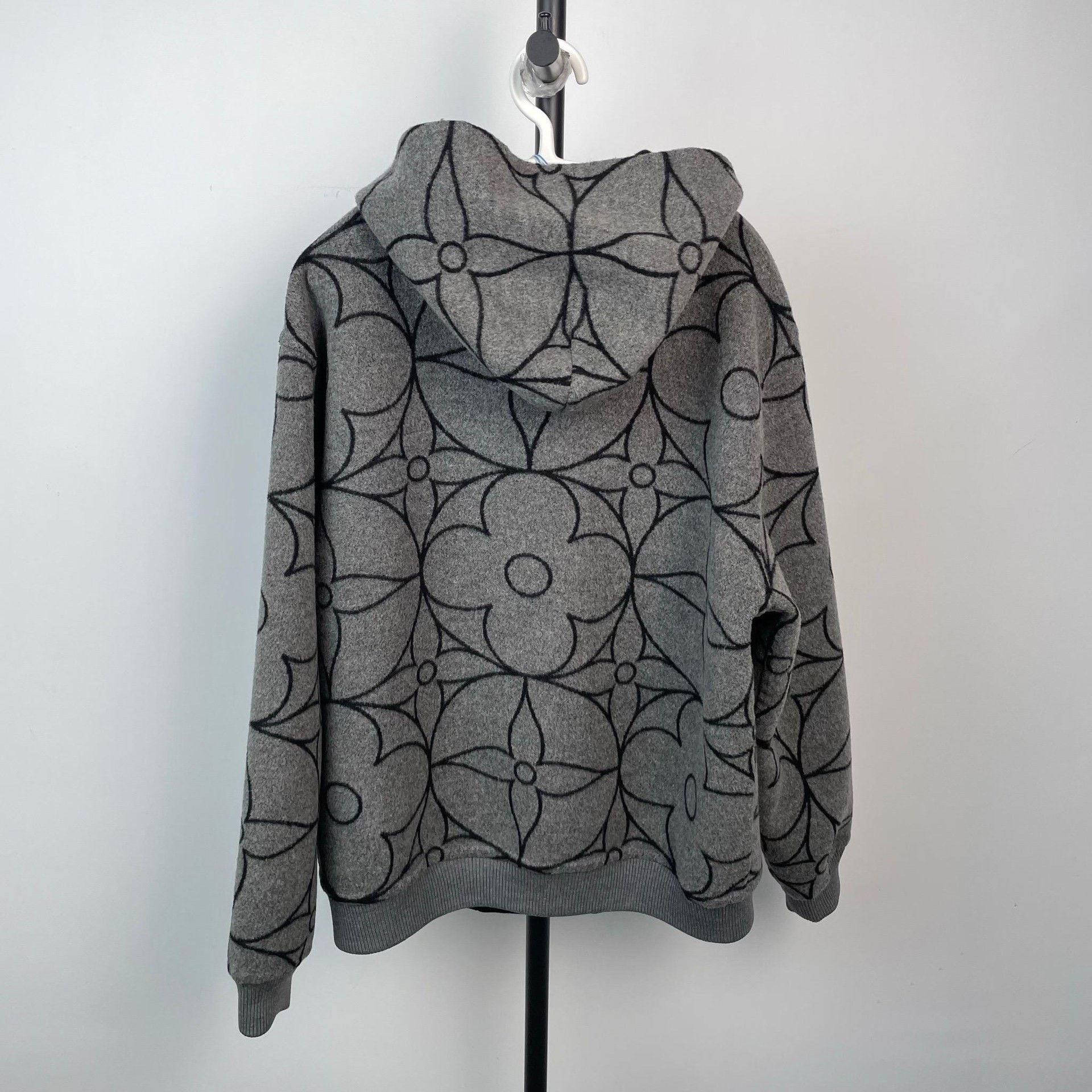 Louis Vuitton Louis Vuitton Gray Light Jacket 24 Men Size US XS / EU 42 / 0 - 2 Thumbnail