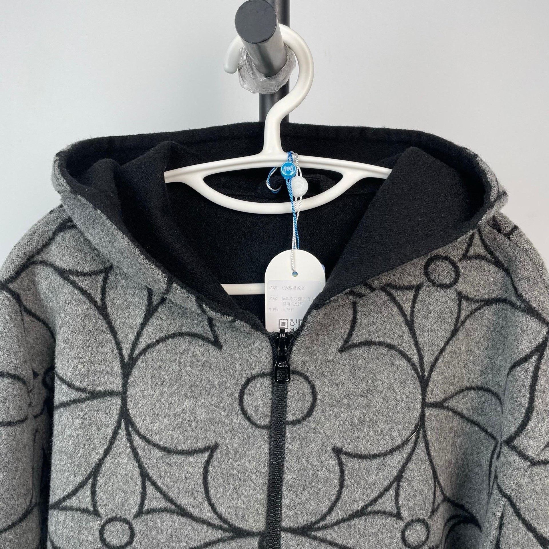 Louis Vuitton Louis Vuitton Gray Light Jacket 24 Men Size US XS / EU 42 / 0 - 4 Thumbnail