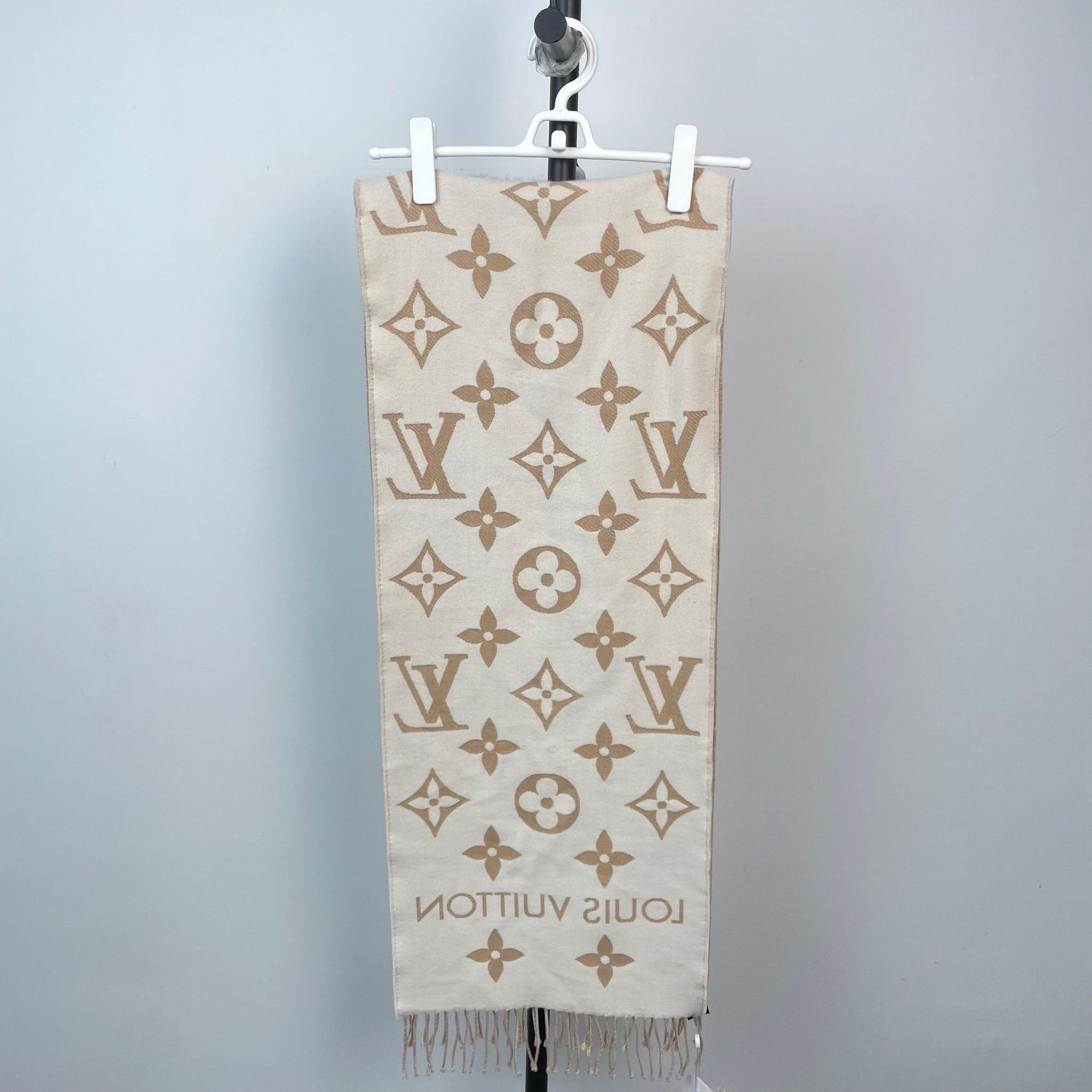 Louis Vuitton Louis Vuitton Scarf 34 Men Size ONE SIZE - 5 Thumbnail