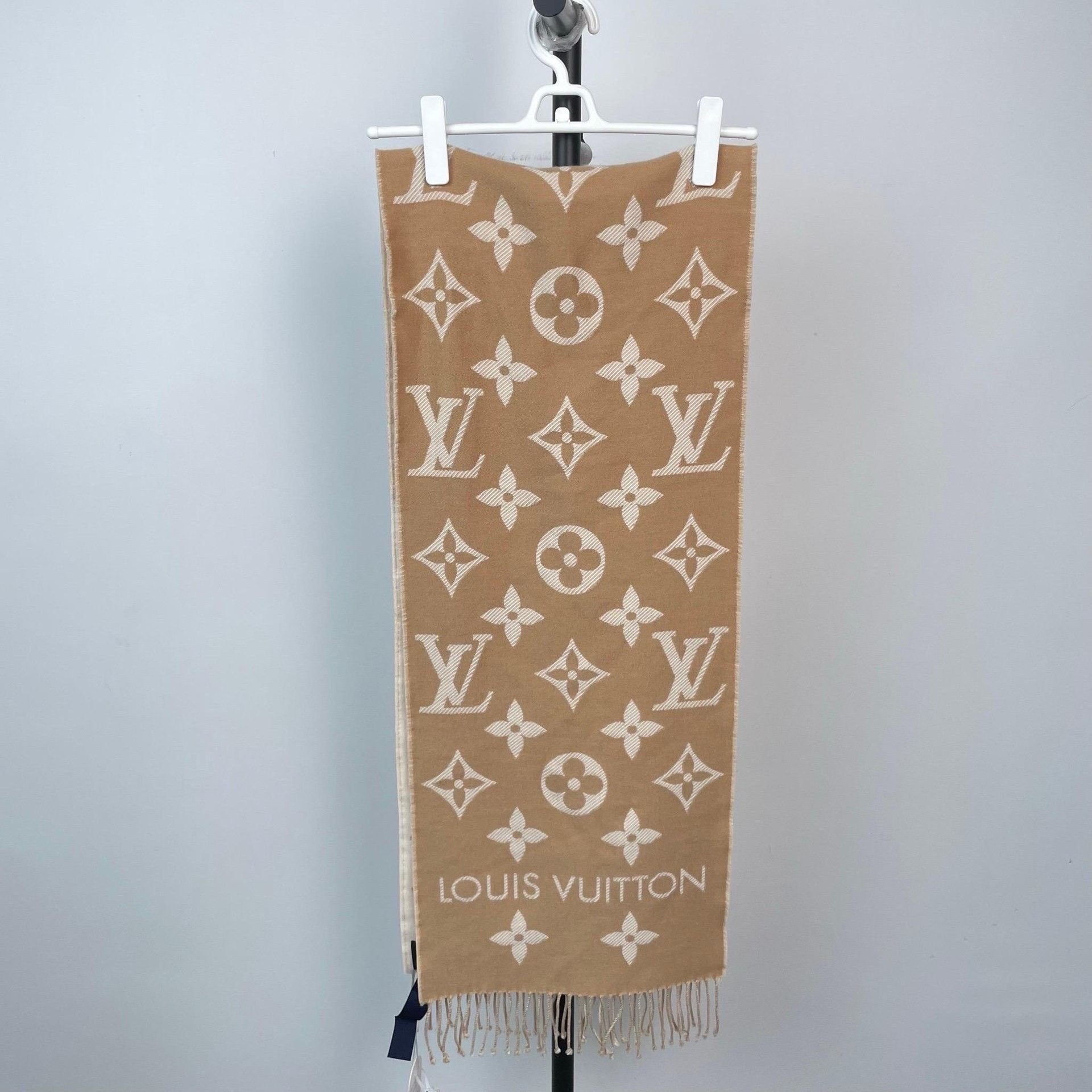 Louis Vuitton Louis Vuitton Scarf 34 Men Size ONE SIZE - 3 Thumbnail