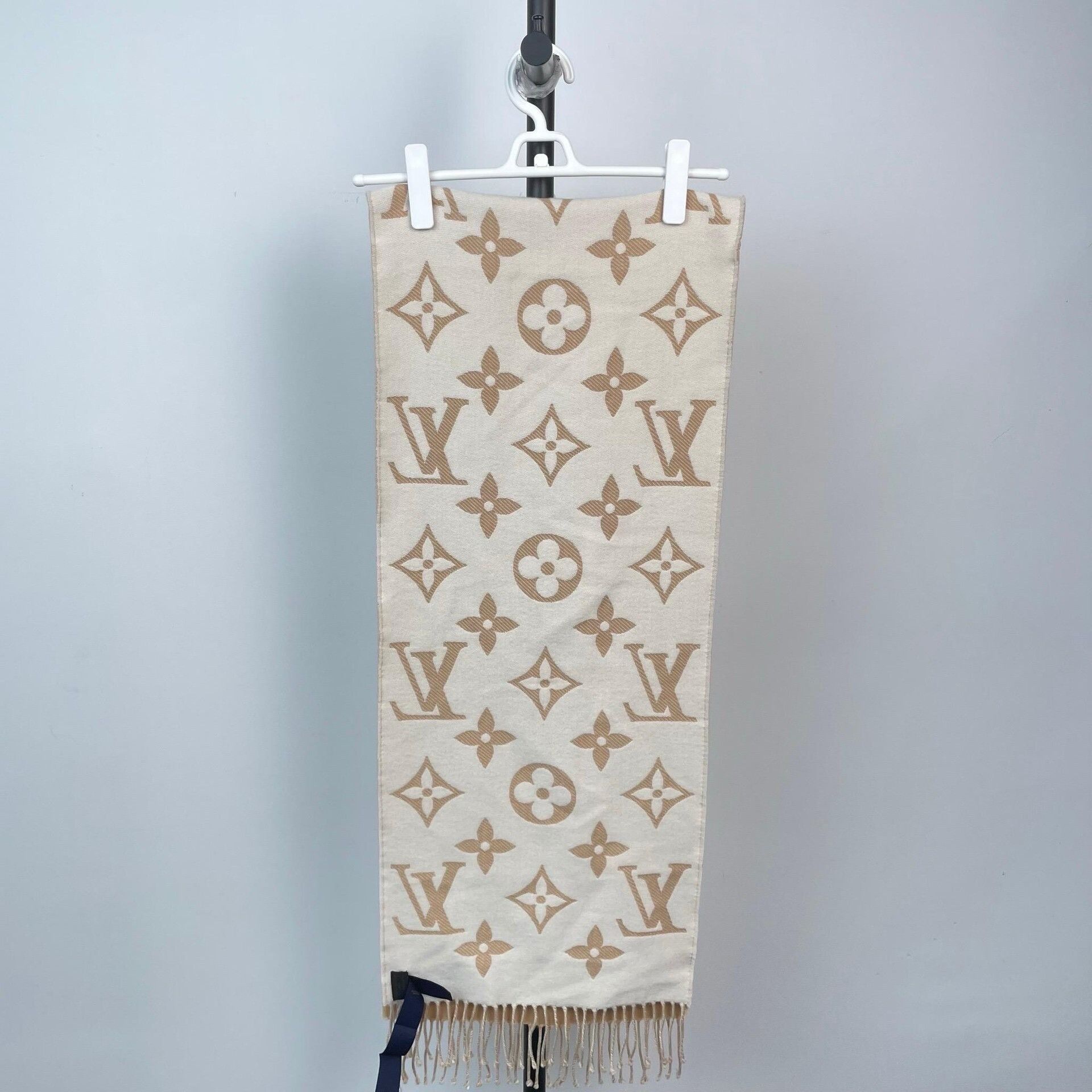 Louis Vuitton Louis Vuitton Scarf 34 Men Size ONE SIZE - 2 Thumbnail