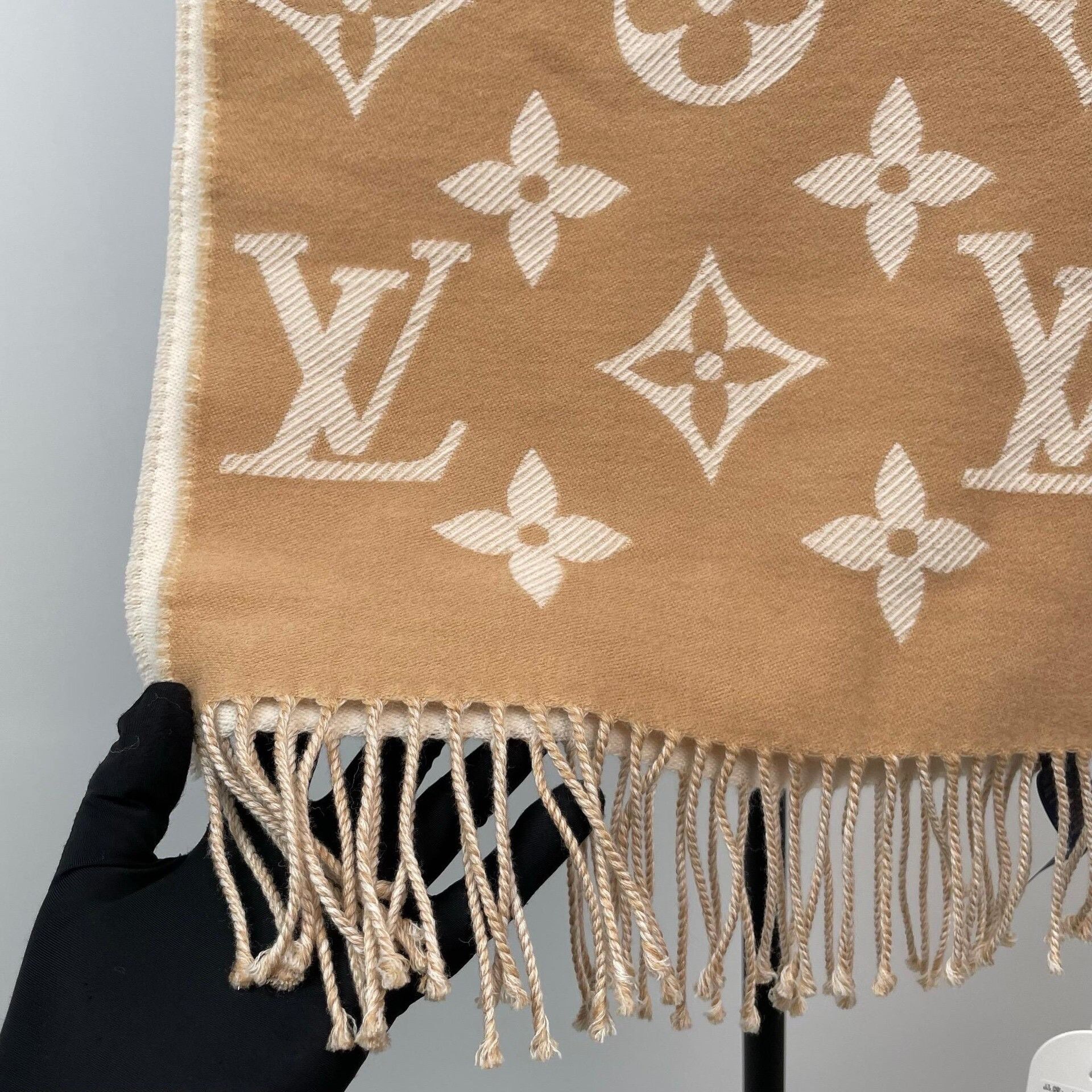 Louis Vuitton Louis Vuitton Scarf 34 Men Size ONE SIZE - 4 Thumbnail