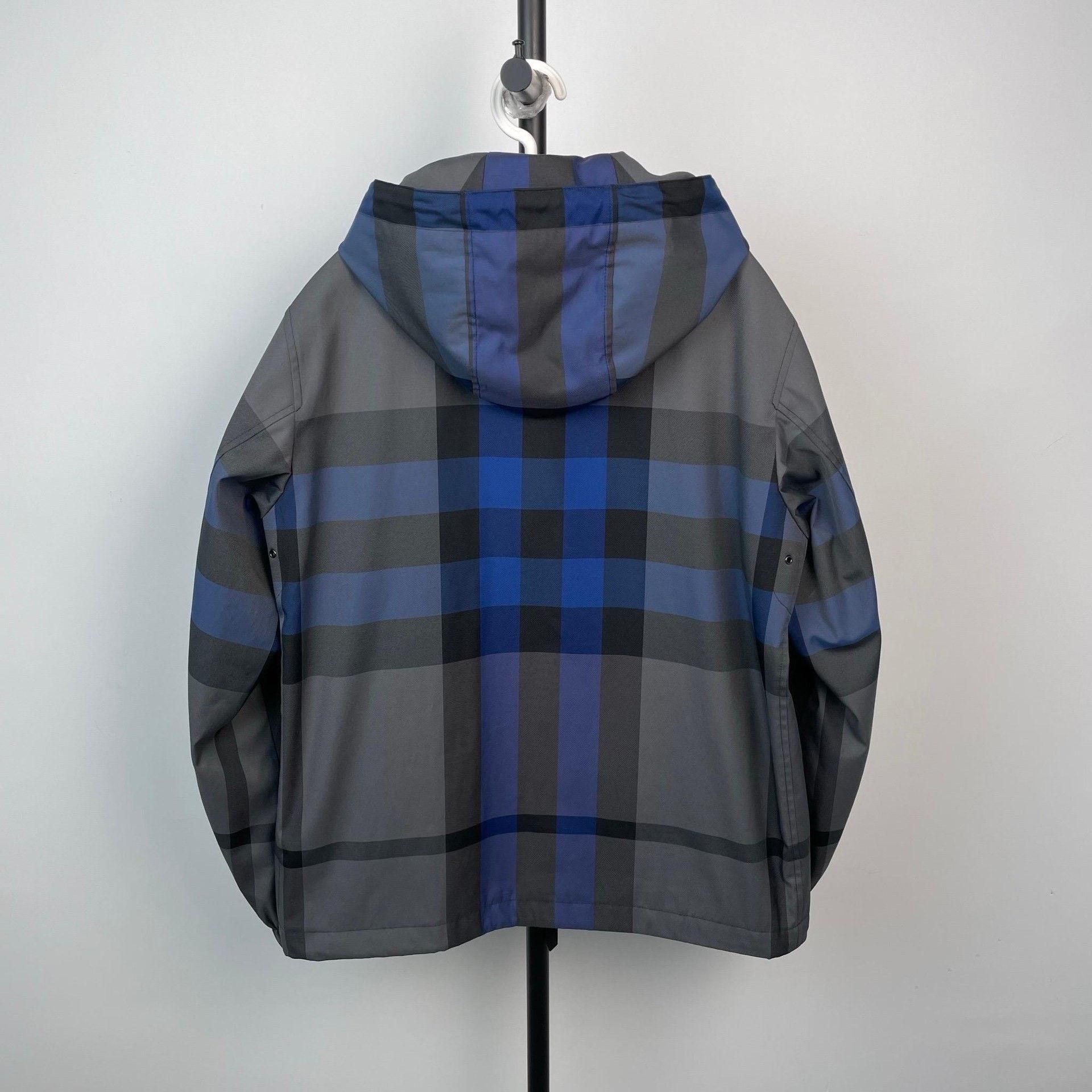 Burberry Burberry Blue Light Jacket M Men Size US M / EU 48-50 / 2 - 2 Thumbnail
