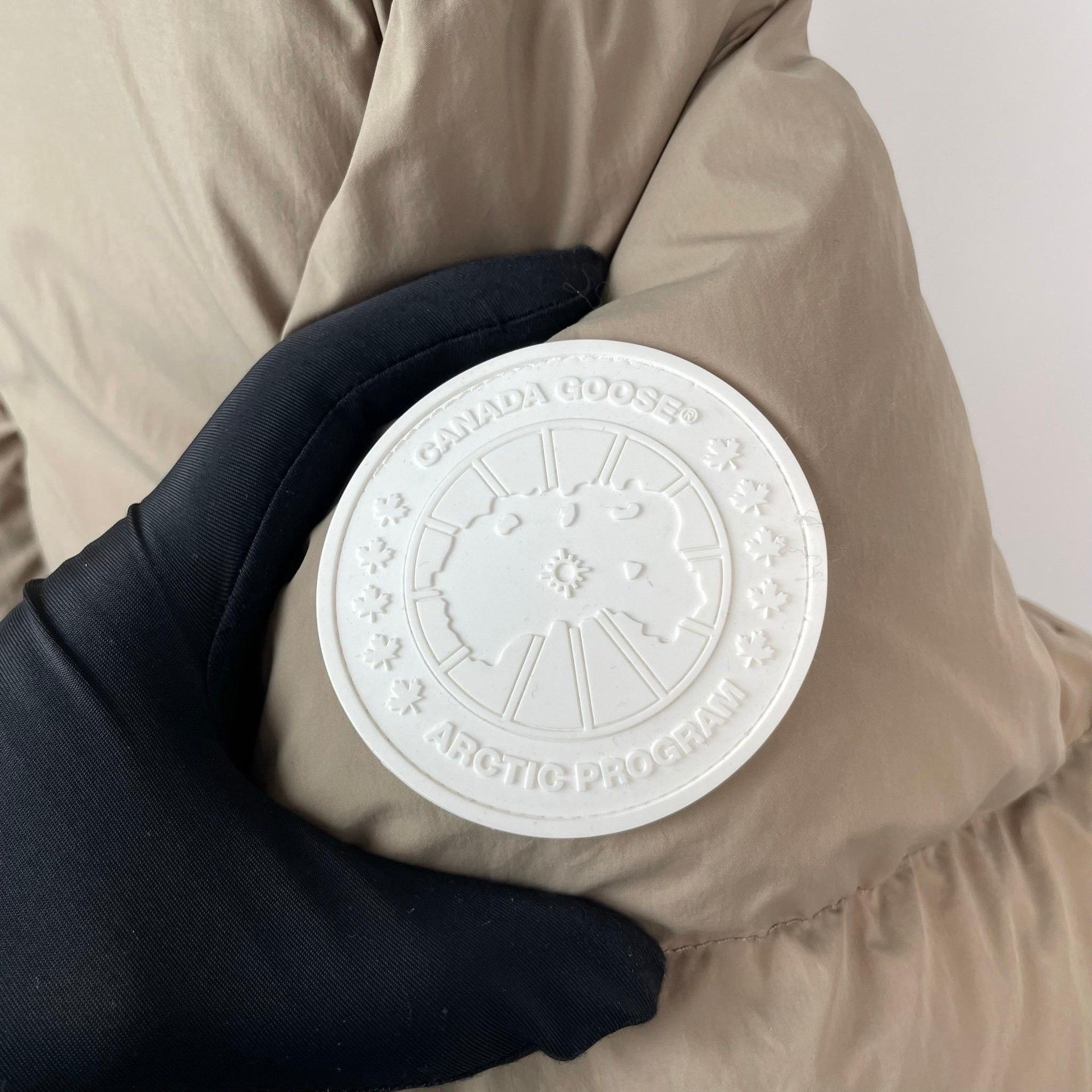 Canada Goose Canada Goose Retro Down Beige Heavy Coat L Men Size US L / EU 52-54 / 3 - 3 Thumbnail