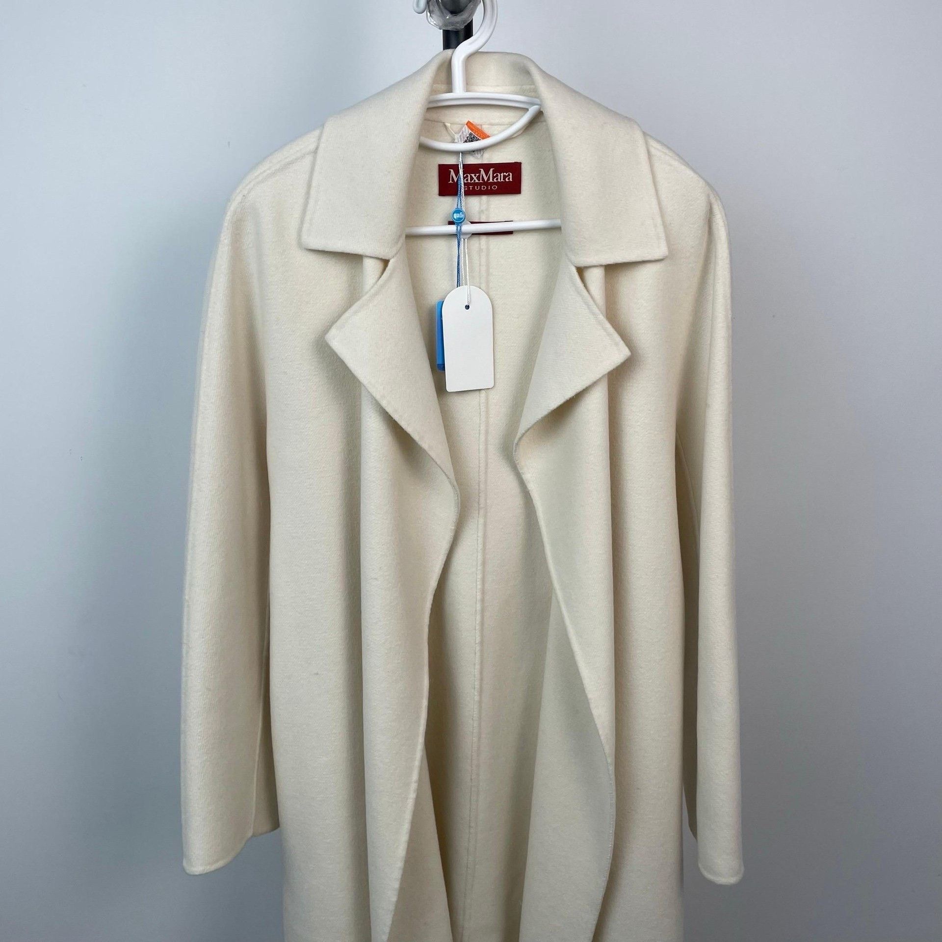 Max Mara Max Mara Long White Coat 42 Women Size M / US 6-8 / IT 42-44 - 2 Thumbnail