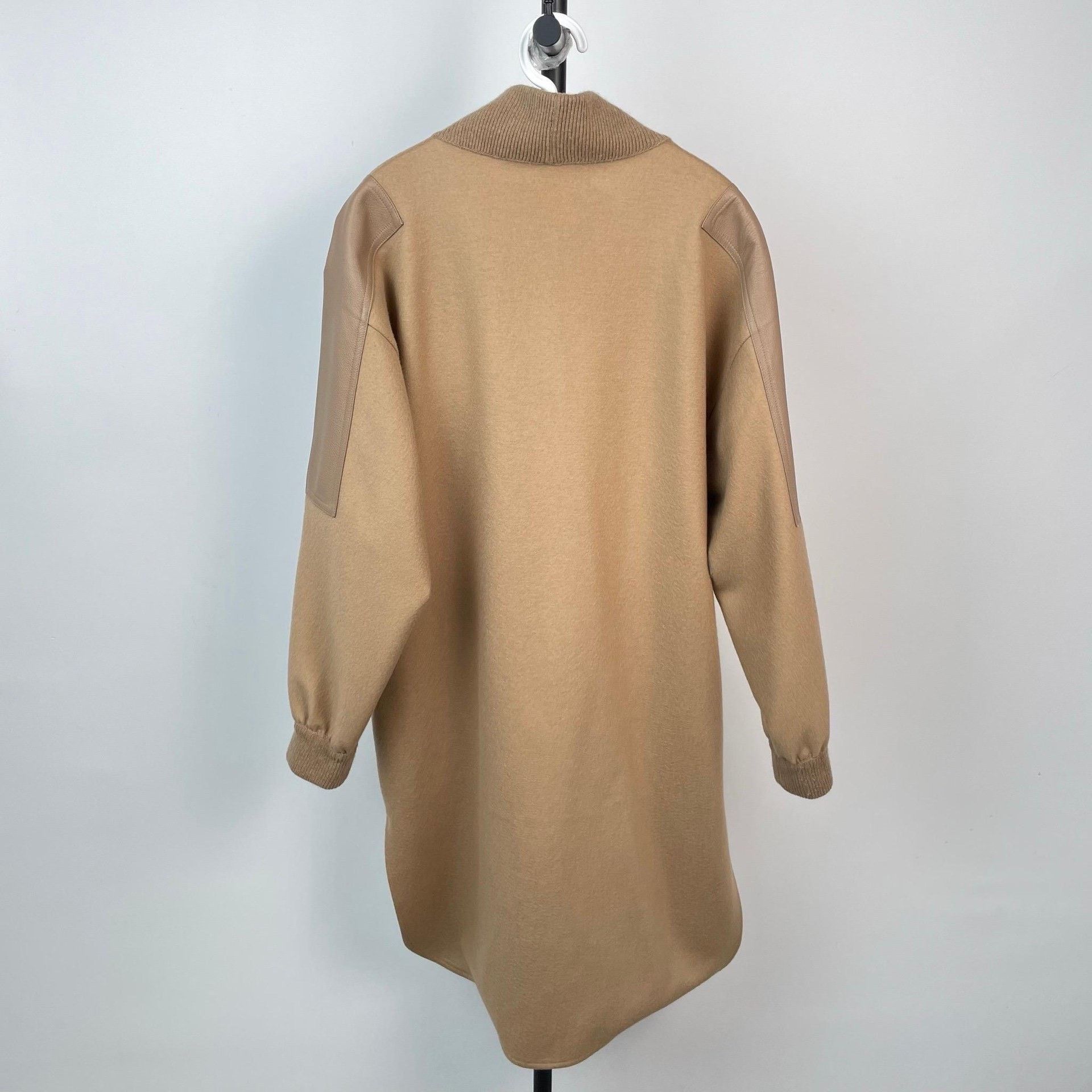 Max Mara Max Mara Knit Long Beige Coat L Women Size L / US 10 / IT 46 - 2 Thumbnail