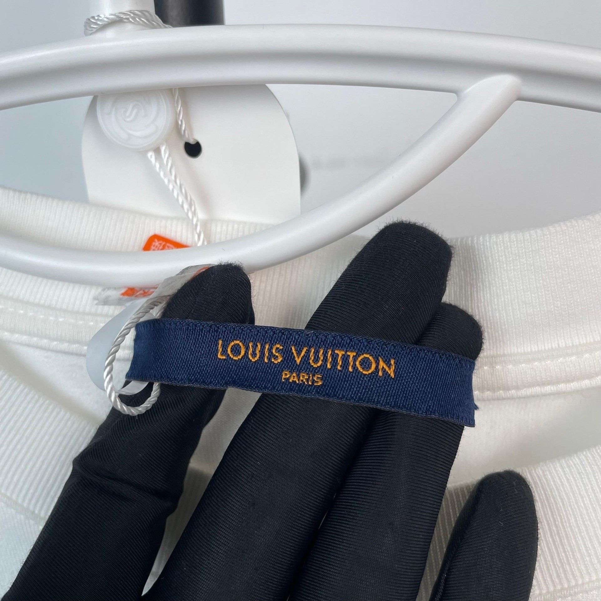 Louis Vuitton Louis Vuitton T-Shirt M Men Size US M / EU 48-50 / 2 - 6 Thumbnail