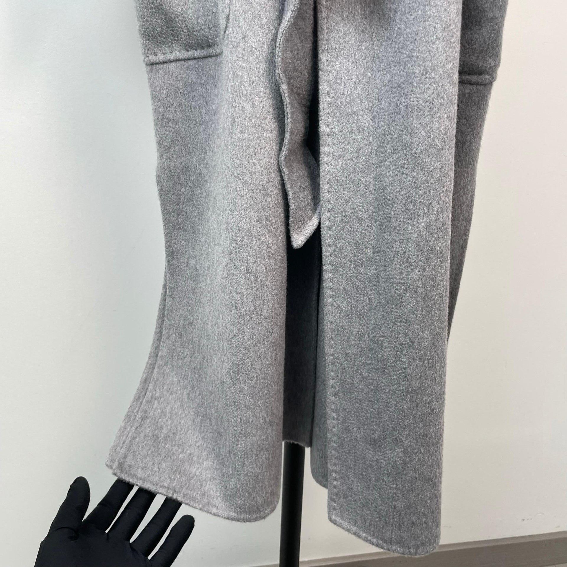 Max Mara Max Mara Silver Coat 36 Women Size S / US 4 / IT 40 - 4 Thumbnail