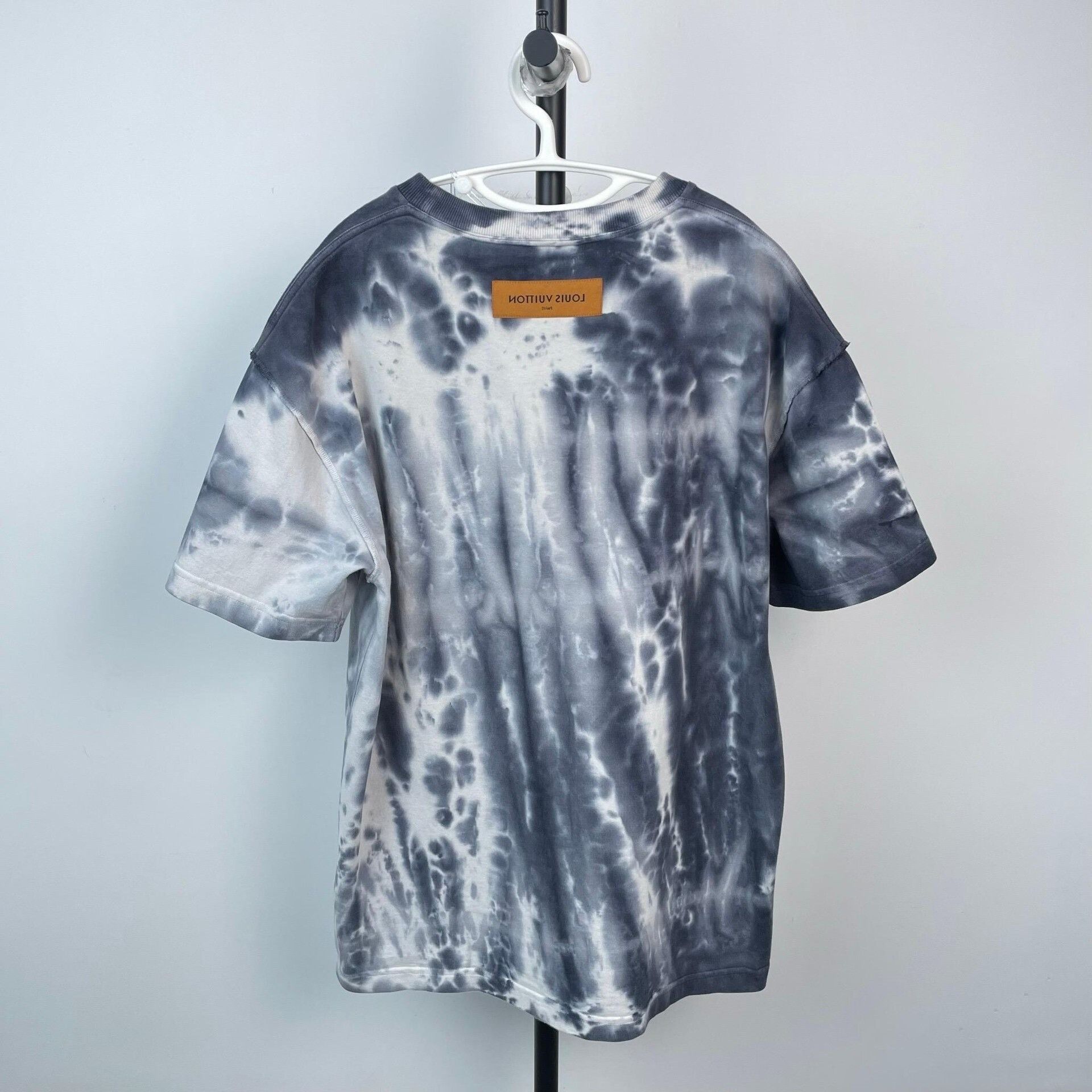 Louis Vuitton Louis Vuitton Multi T-Shirt M Men Size US M / EU 48-50 / 2 - 2 Thumbnail