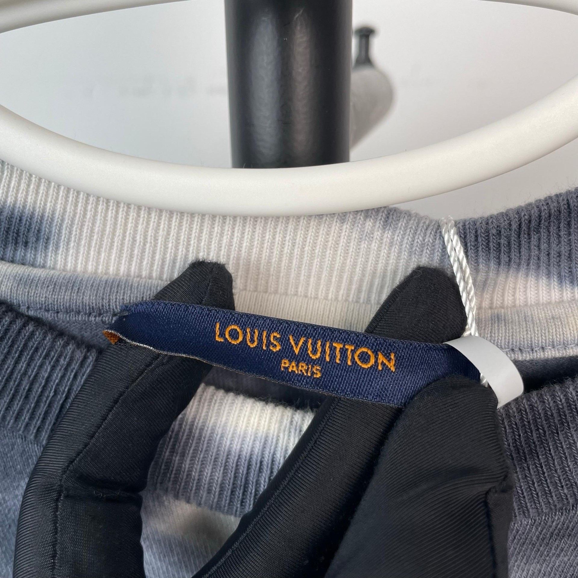 Louis Vuitton Louis Vuitton Multi T-Shirt M Men Size US M / EU 48-50 / 2 - 6 Thumbnail