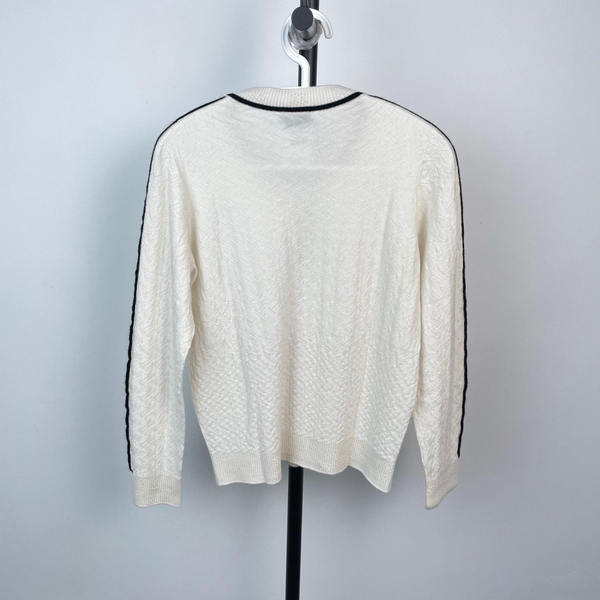 Chanel Chanel White Sweater 23 Women Size XS / US 0-2 / IT 36-38 - 2 Thumbnail