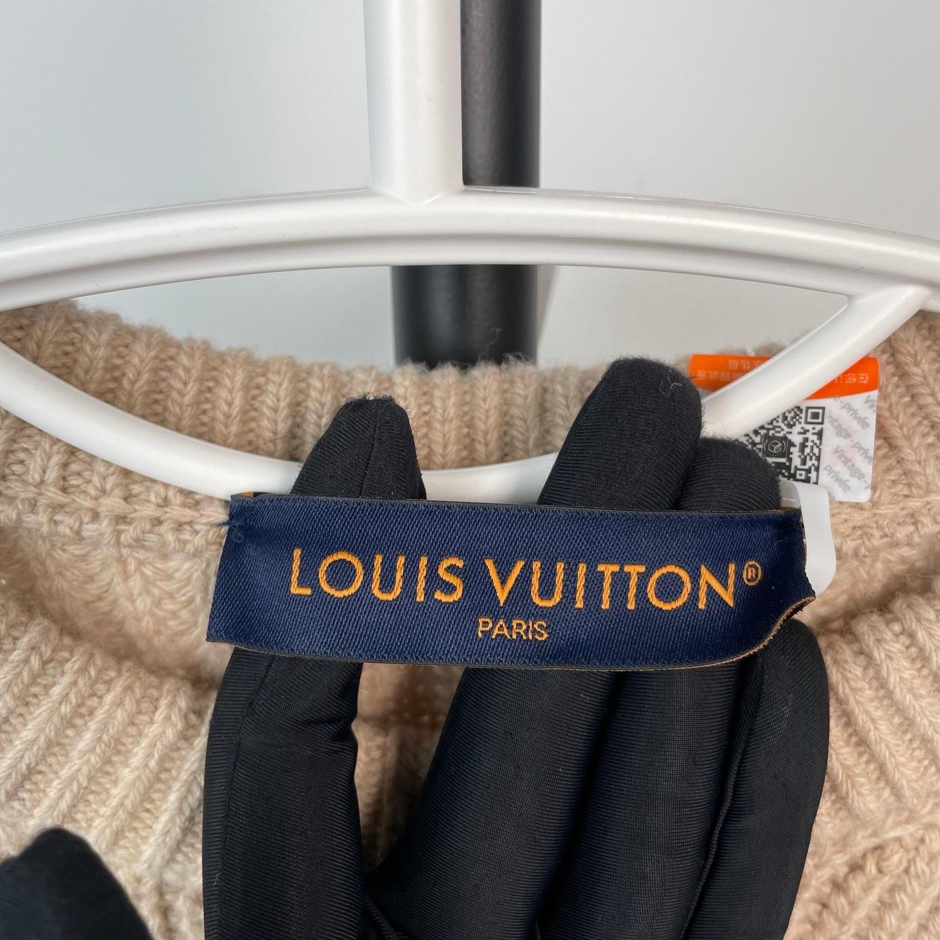 Louis Vuitton Louis Vuitton Beige Sweater S Women Size S / US 4 / IT 40 - 5 Thumbnail