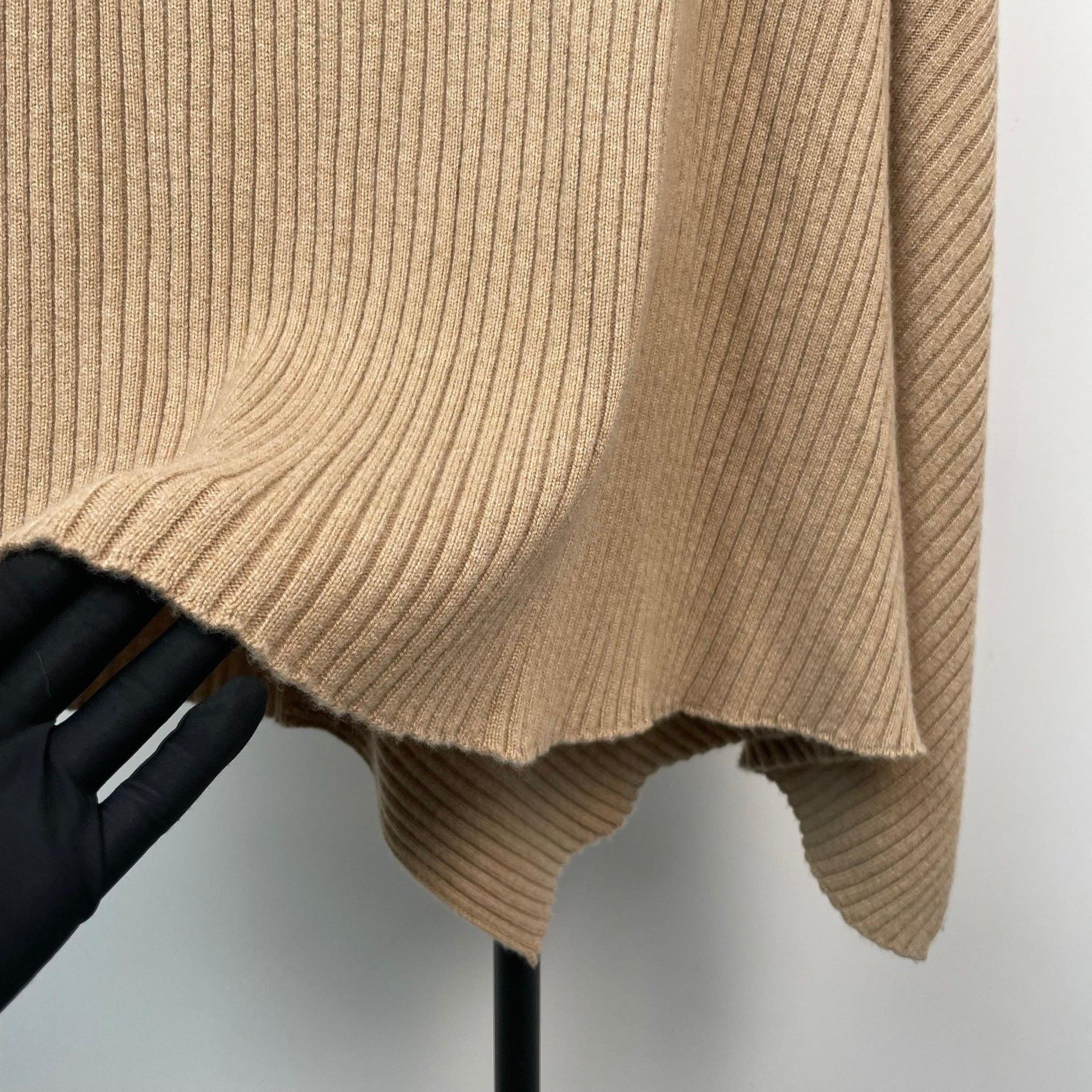 Loro Piana Loro Piana Knit Beige Skirt L Women Size 30" / US 8 / IT 44 - 8 Thumbnail