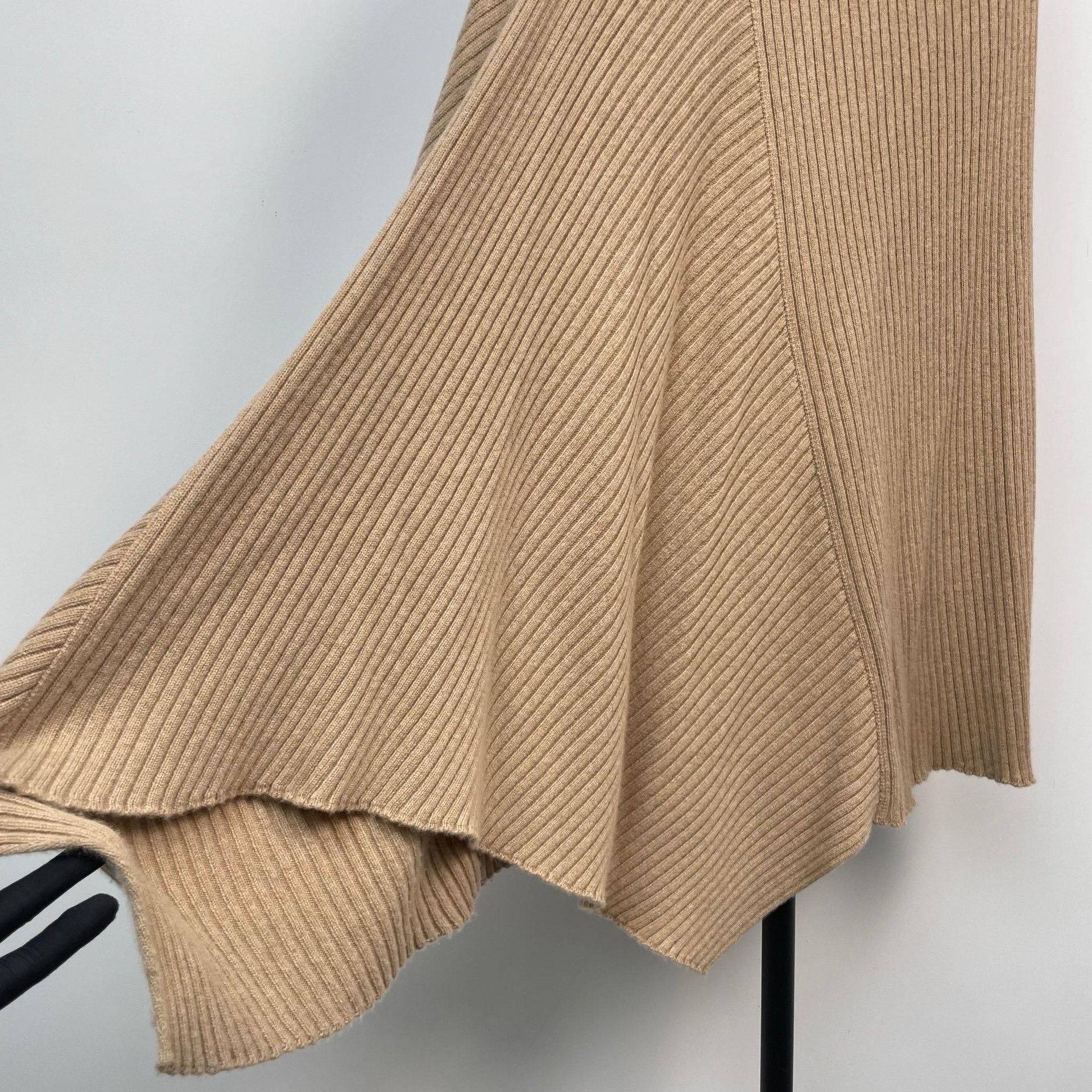 Loro Piana Loro Piana Knit Beige Skirt L Women Size 30" / US 8 / IT 44 - 3 Thumbnail