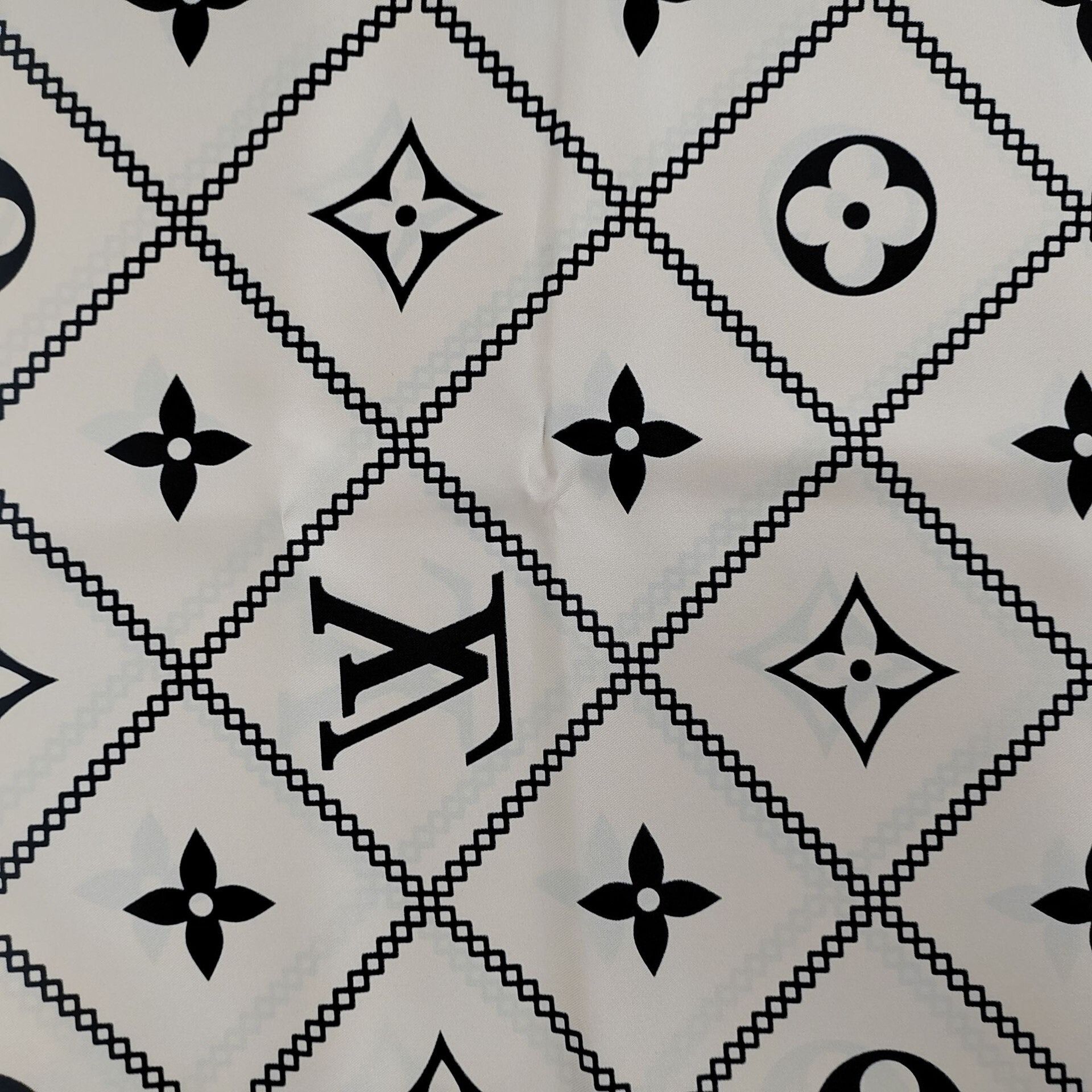 Louis Vuitton Louis Vuitton Beige Scarf 35 Men Size ONE SIZE - 4 Thumbnail
