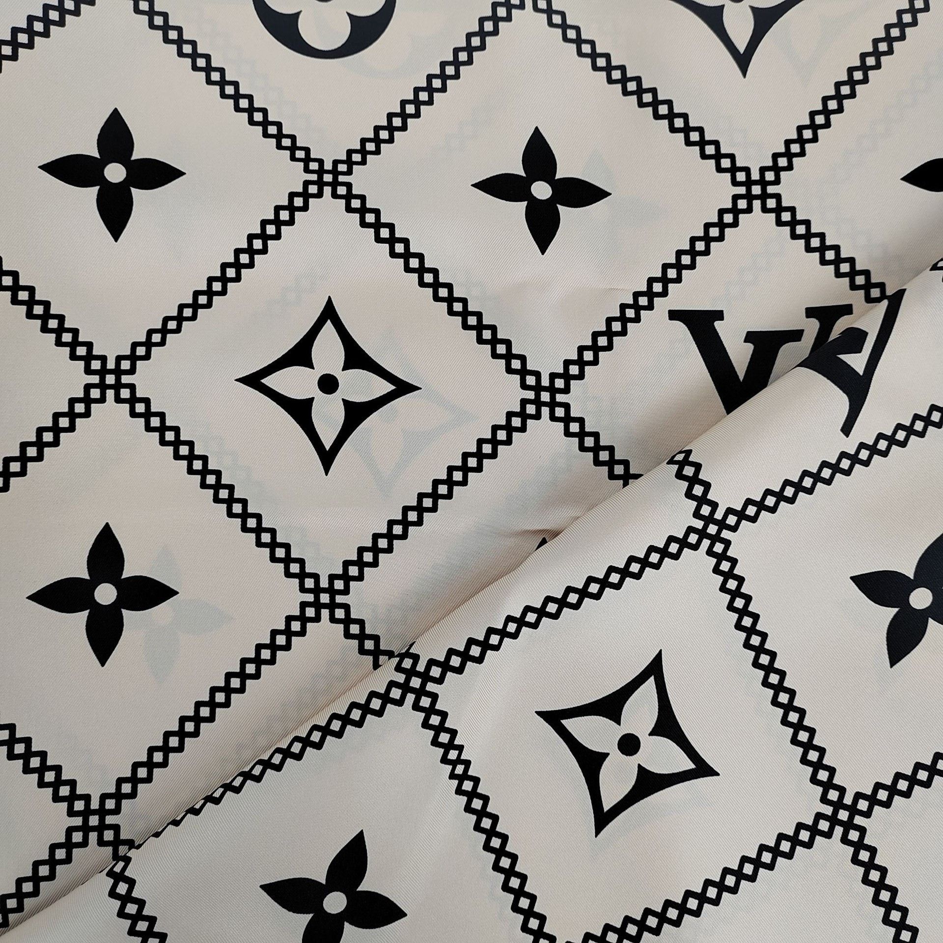 Louis Vuitton Louis Vuitton Beige Scarf 35 Men Size ONE SIZE - 6 Thumbnail