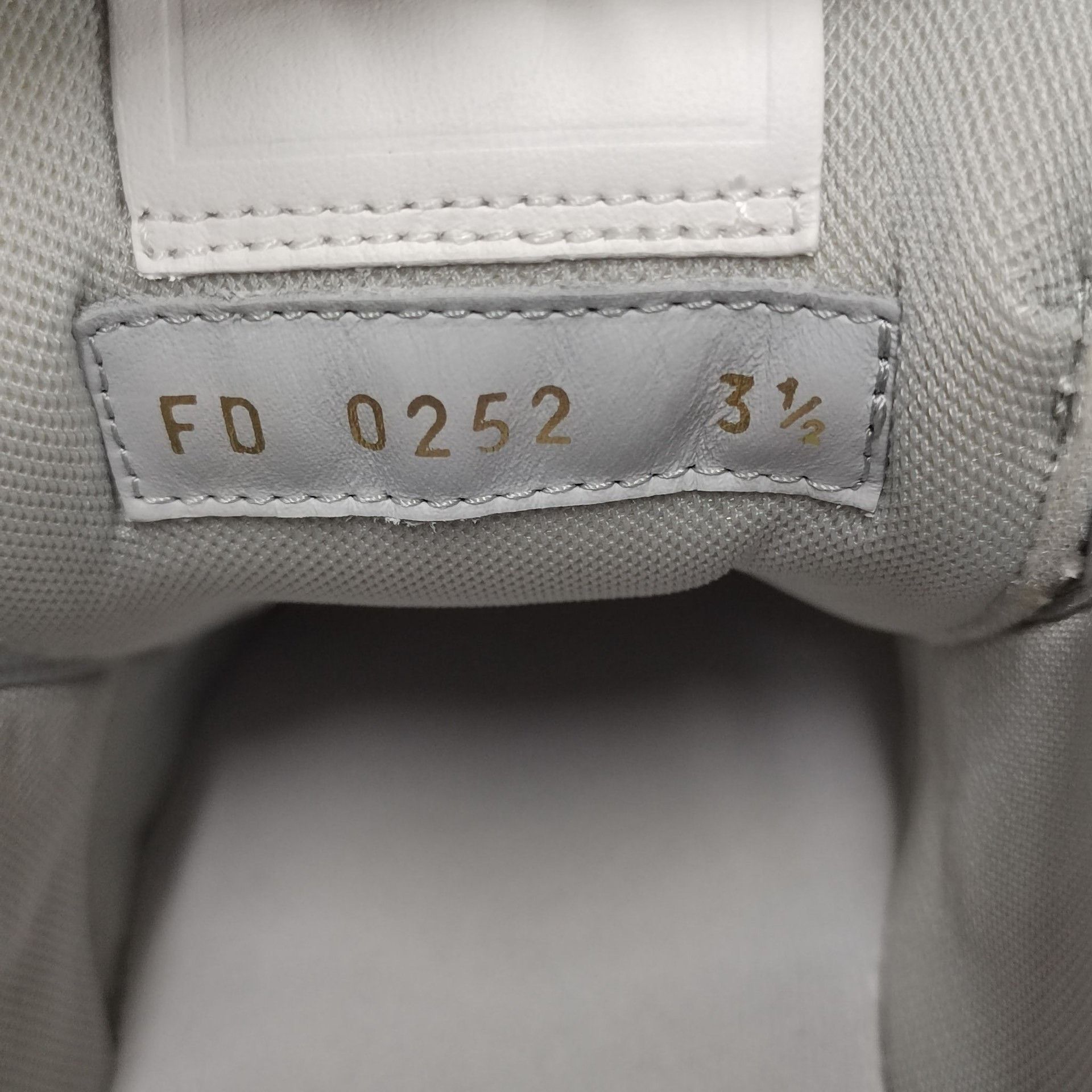 Louis Vuitton Louis Vuitton Lowtop Sneakers 35 Women Size US 5 / IT 35 - 7 Thumbnail