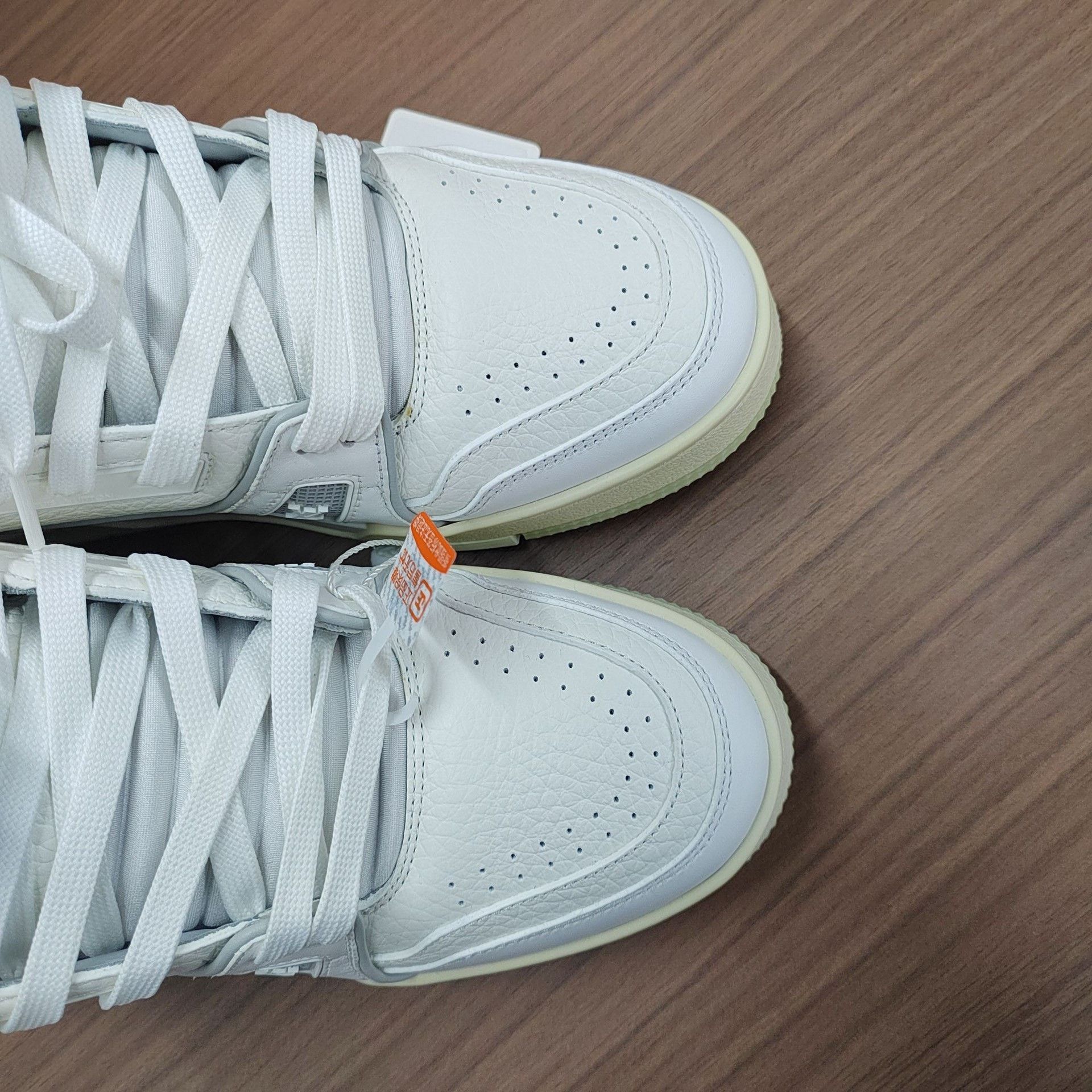 Louis Vuitton Louis Vuitton Lowtop Sneakers 35 Women Size US 5 / IT 35 - 4 Thumbnail