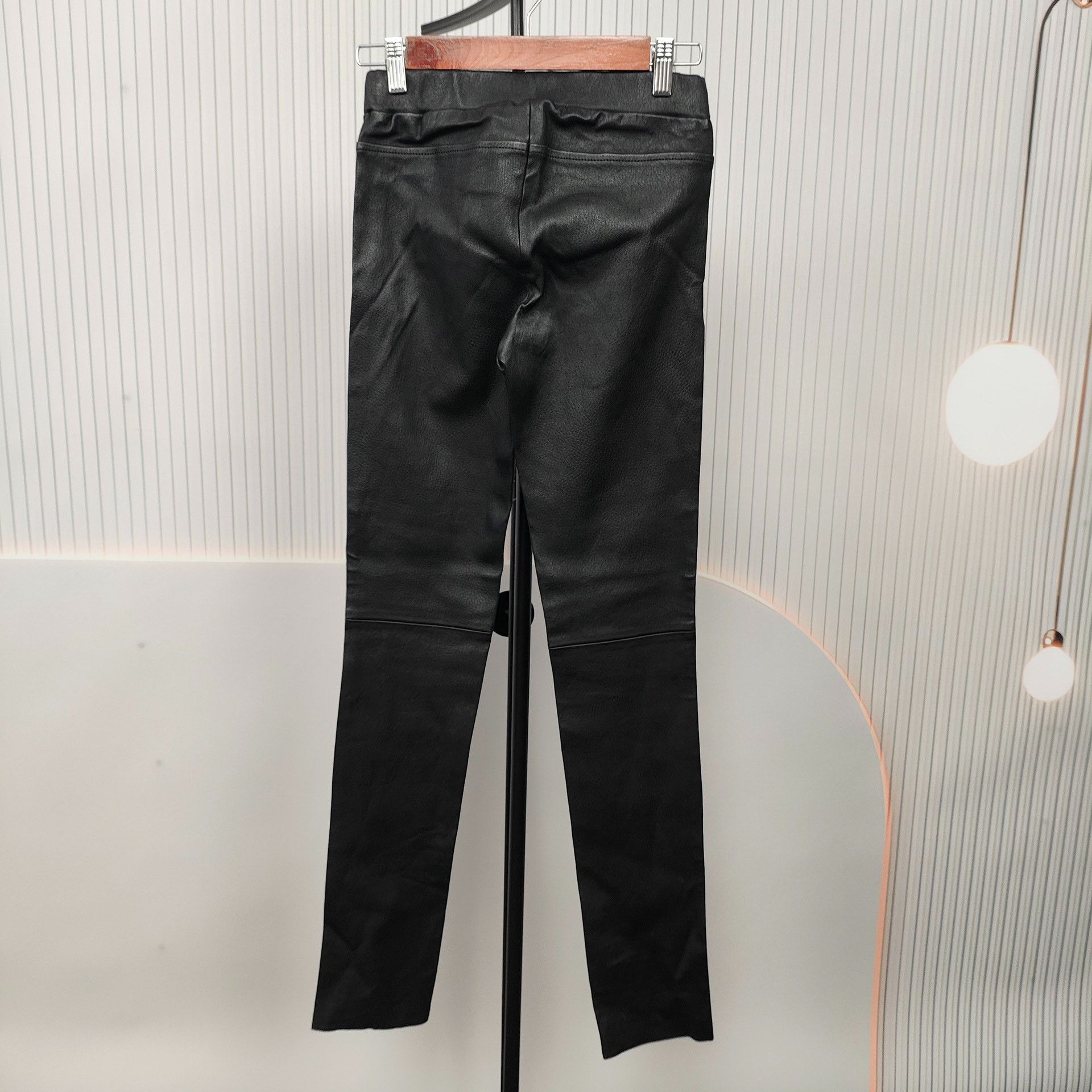Louis Vuitton Louis Vuitton Black Pants 36 Women Size 36" / US 14 / IT 50 - 2 Thumbnail