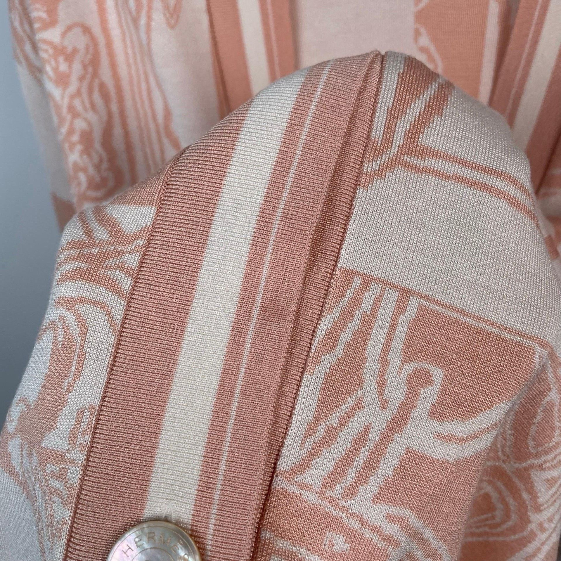 Hermes Hermes Pink Sweater 36 Women Size S / US 4 / IT 40 - 7 Thumbnail