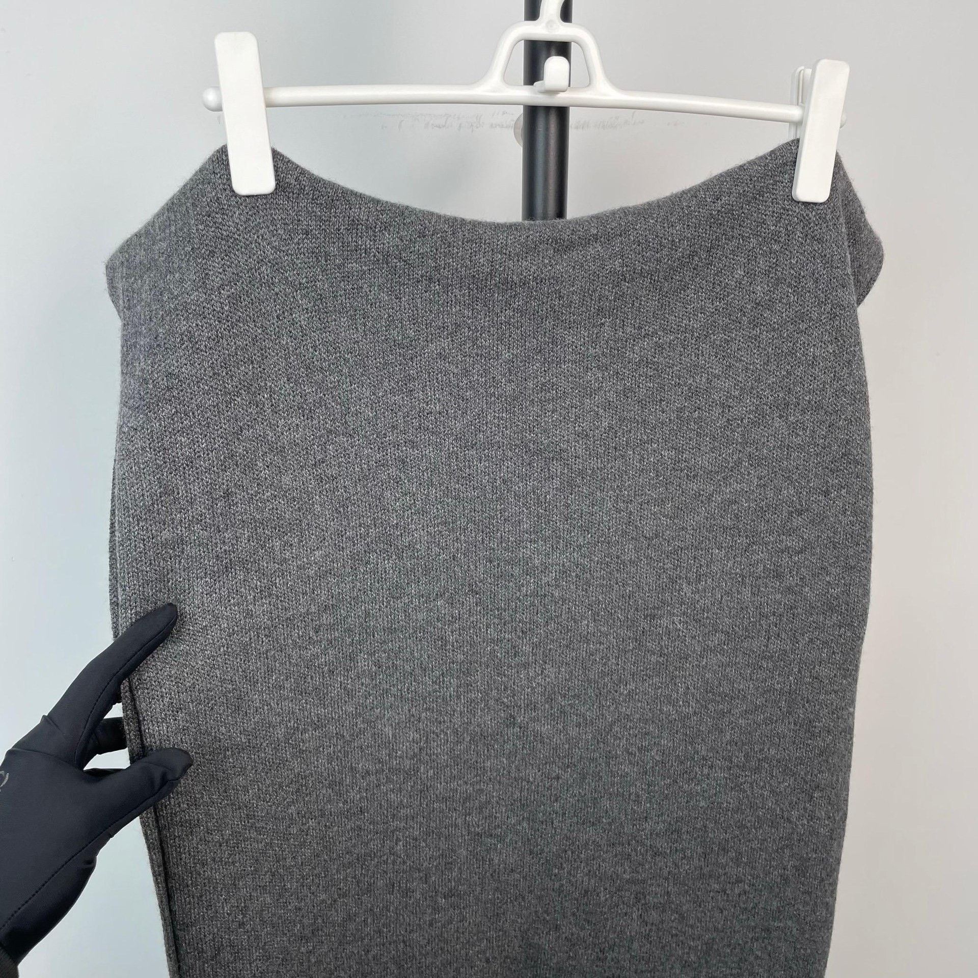 Chanel Chanel Gray Scarf L Men Size ONE SIZE - 9 Thumbnail
