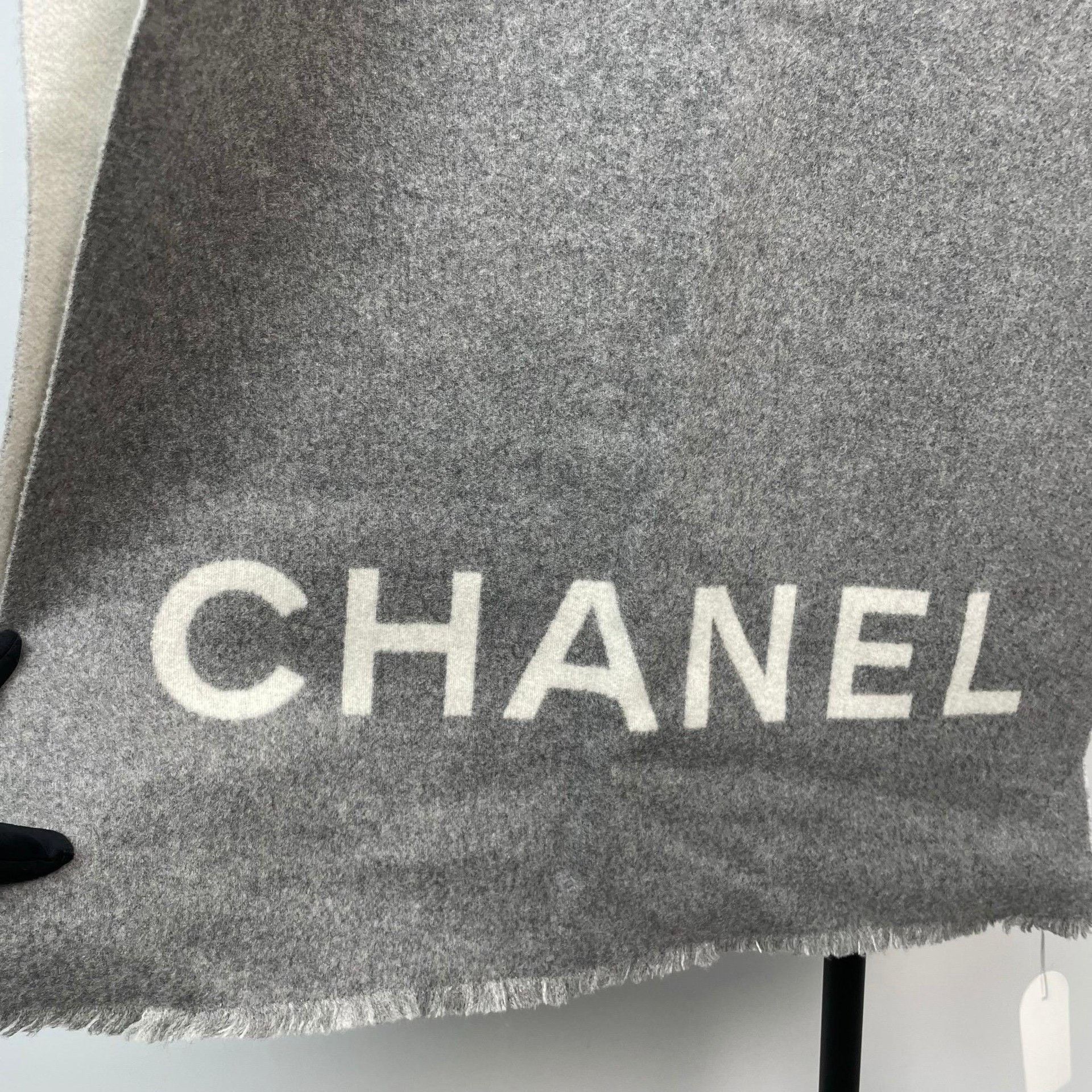 Chanel Chanel Gray Scarf 23 Men Size ONE SIZE - 3 Thumbnail