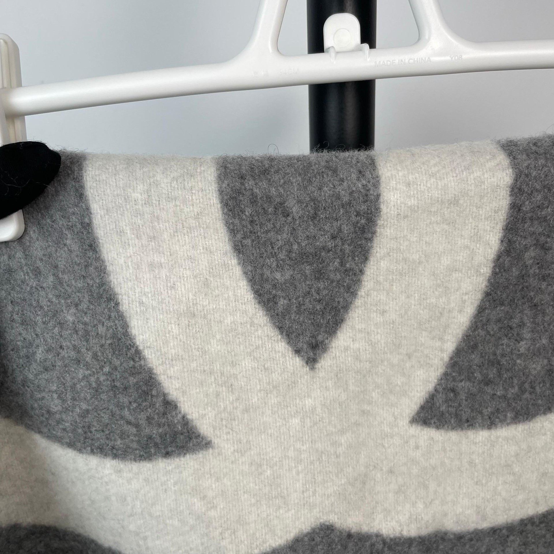 Chanel Chanel Gray Scarf 23 Men Size ONE SIZE - 6 Thumbnail
