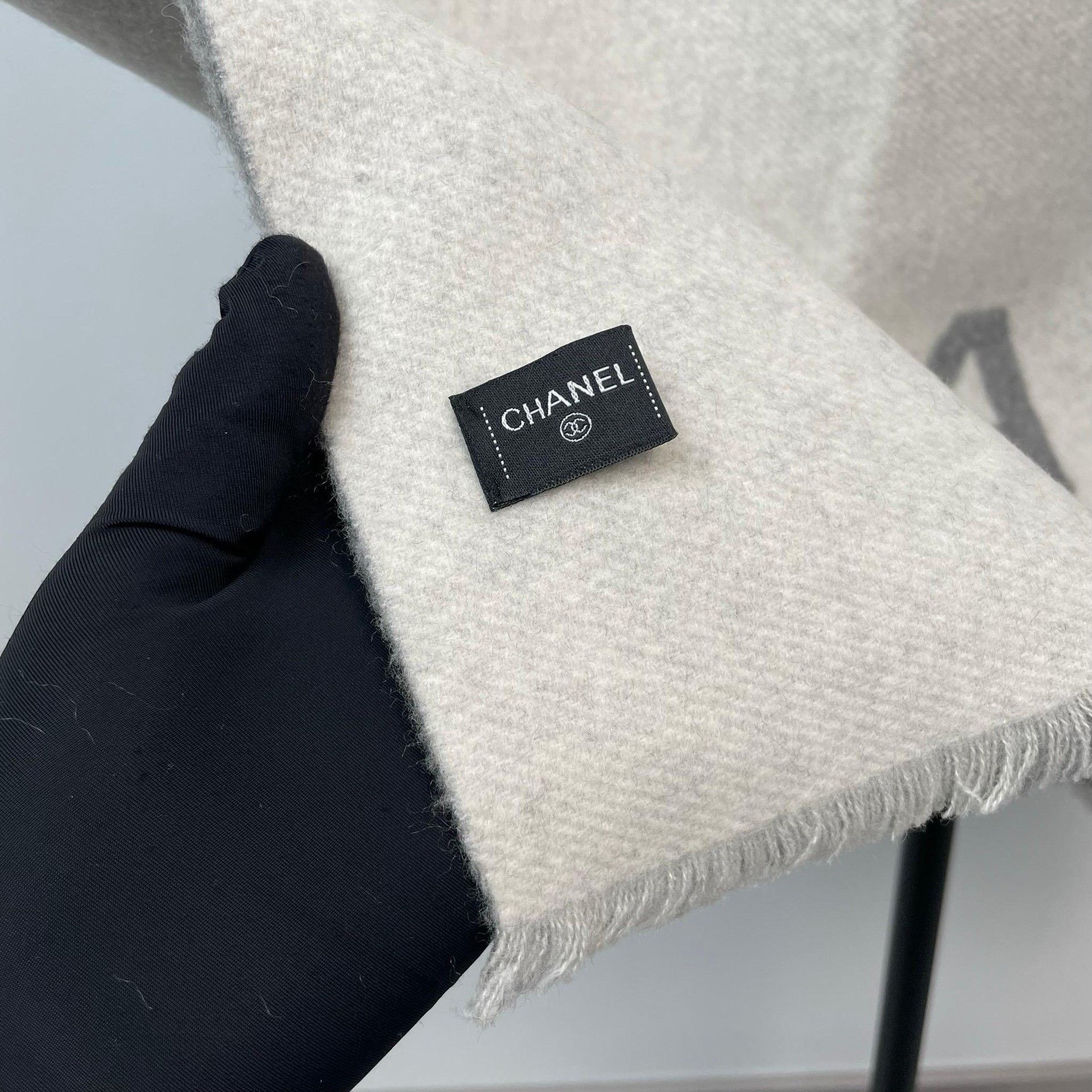 Chanel Chanel Gray Scarf 23 Men Size ONE SIZE - 8 Thumbnail