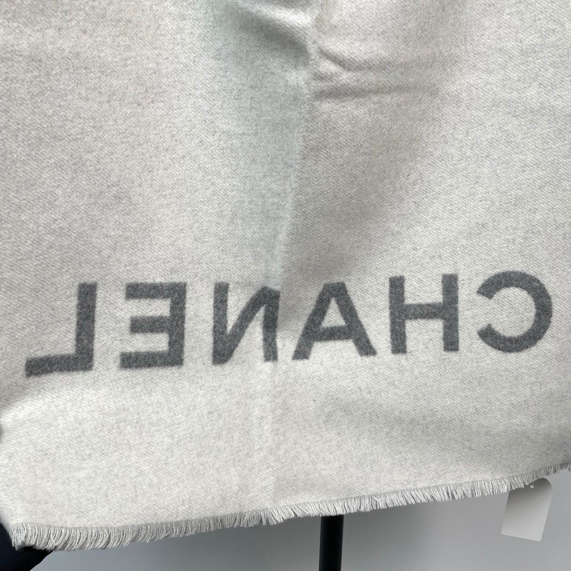 Chanel Chanel Gray Scarf 23 Men Size ONE SIZE - 4 Thumbnail