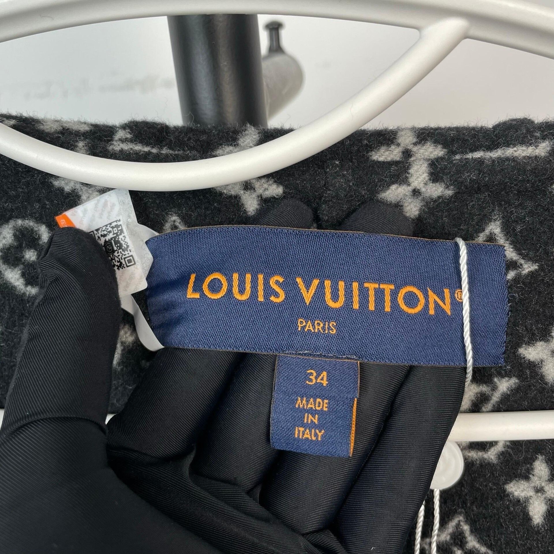 Louis Vuitton Louis Vuitton Black Heavy Coat 35 Men Size US S / EU 44-46 / 1 - 6 Thumbnail