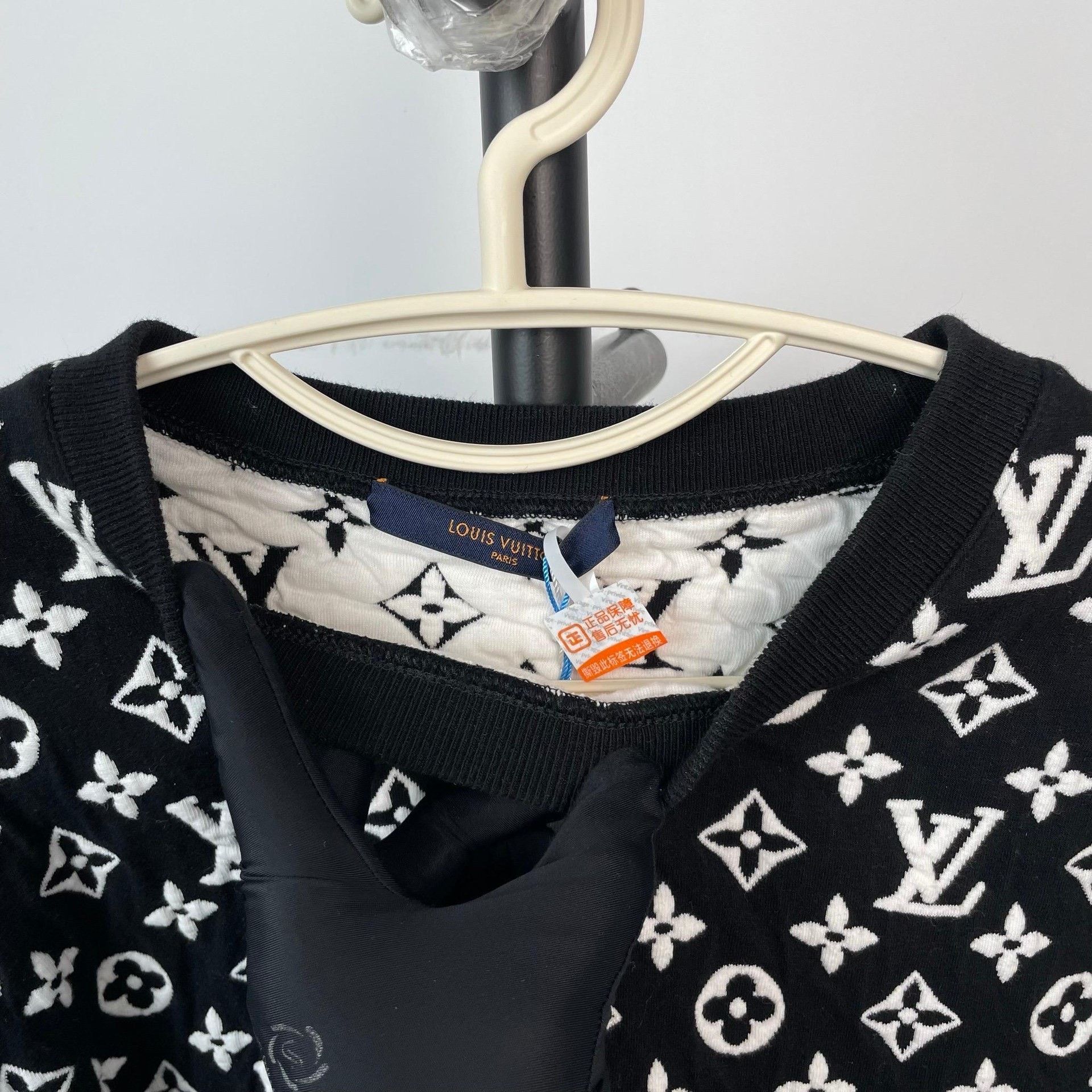 Louis Vuitton Louis Vuitton Black Hoodie XS Men Size US XS / EU 42 / 0 - 8 Thumbnail
