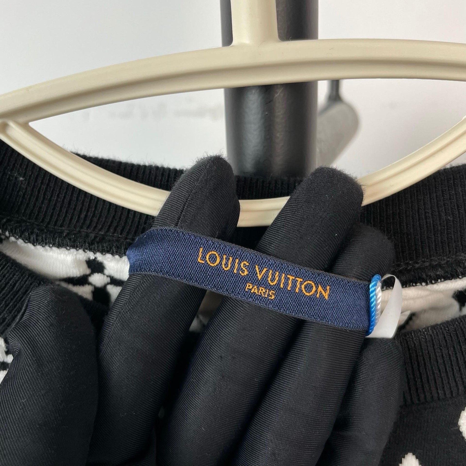 Louis Vuitton Louis Vuitton Black Hoodie XS Men Size US XS / EU 42 / 0 - 7 Thumbnail