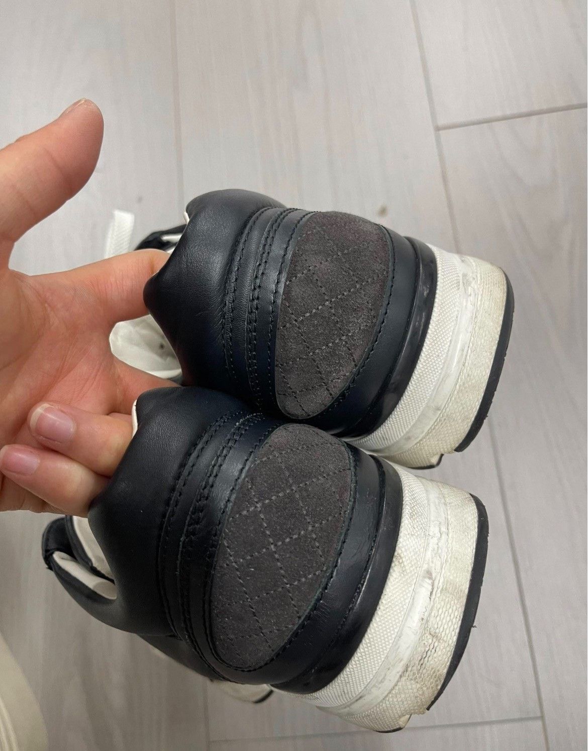 Chanel Chanel Black Lowtop Sneakers 39 Women Size US 8.5 / IT 38.5 - 5 Thumbnail