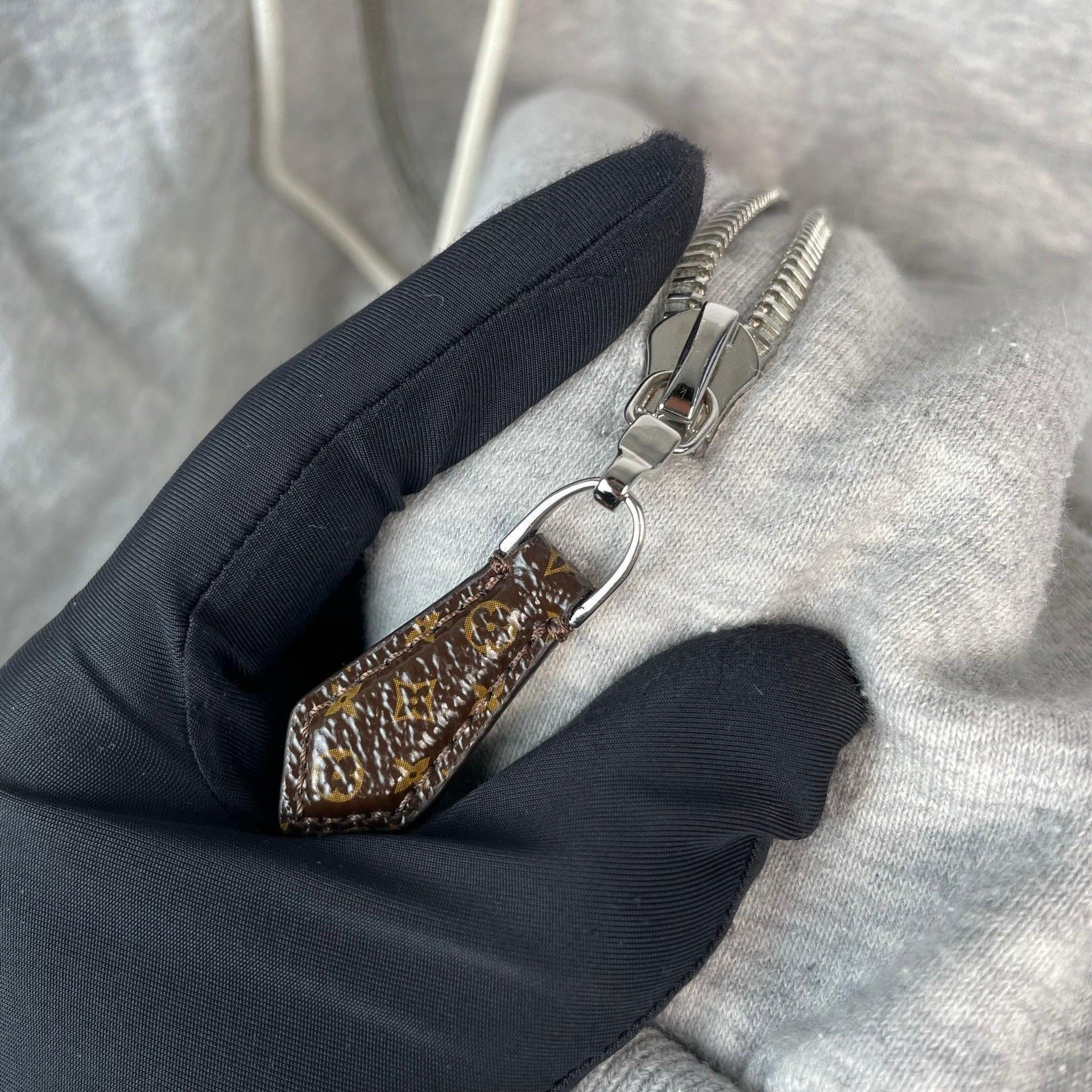 Louis Vuitton Louis Vuitton Cotton Gray Hoodie M Men Size US M / EU 48-50 / 2 - 3 Thumbnail