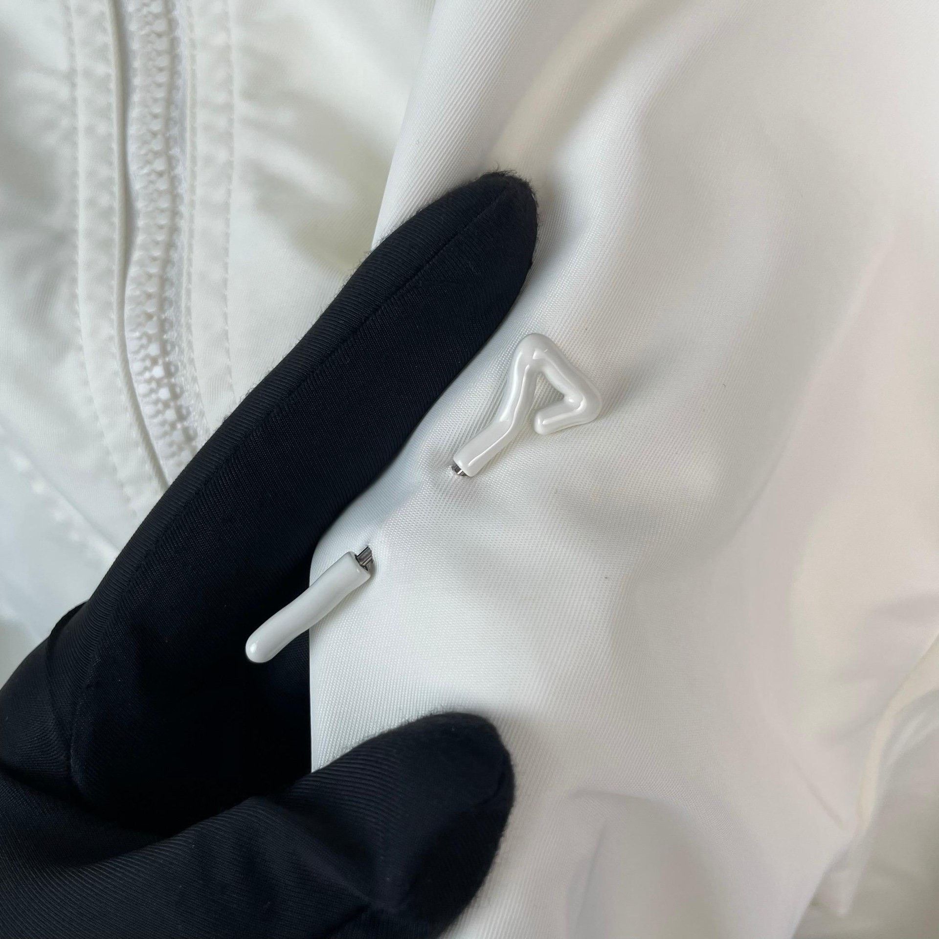 Louis Vuitton Louis Vuitton White Light Jacket M Men Size US M / EU 48-50 / 2 - 3 Thumbnail