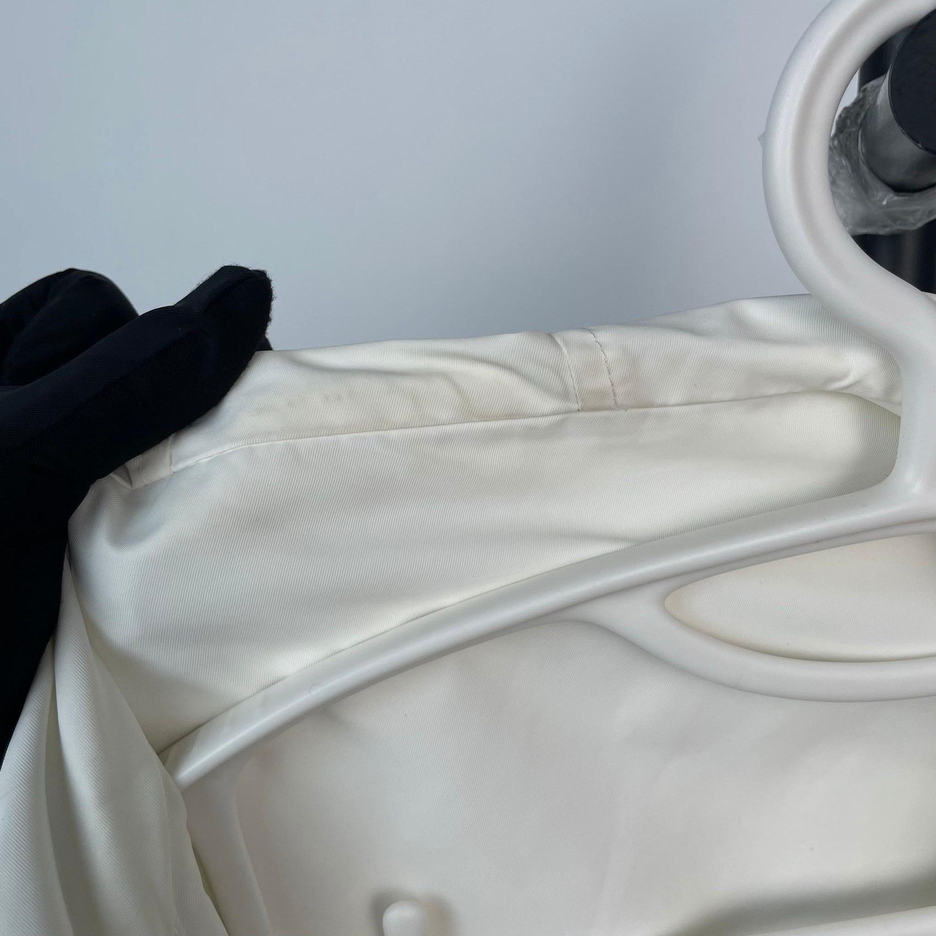 Louis Vuitton Louis Vuitton White Light Jacket M Men Size US M / EU 48-50 / 2 - 5 Thumbnail