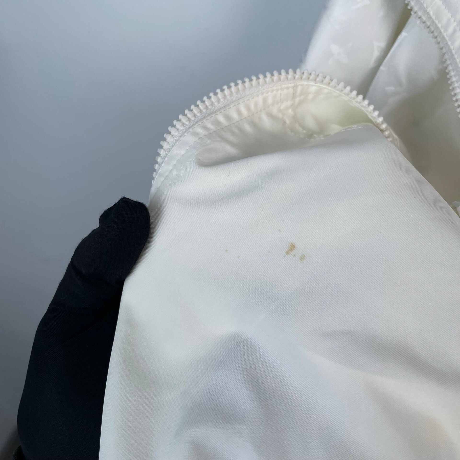 Louis Vuitton Louis Vuitton White Light Jacket M Men Size US M / EU 48-50 / 2 - 7 Thumbnail