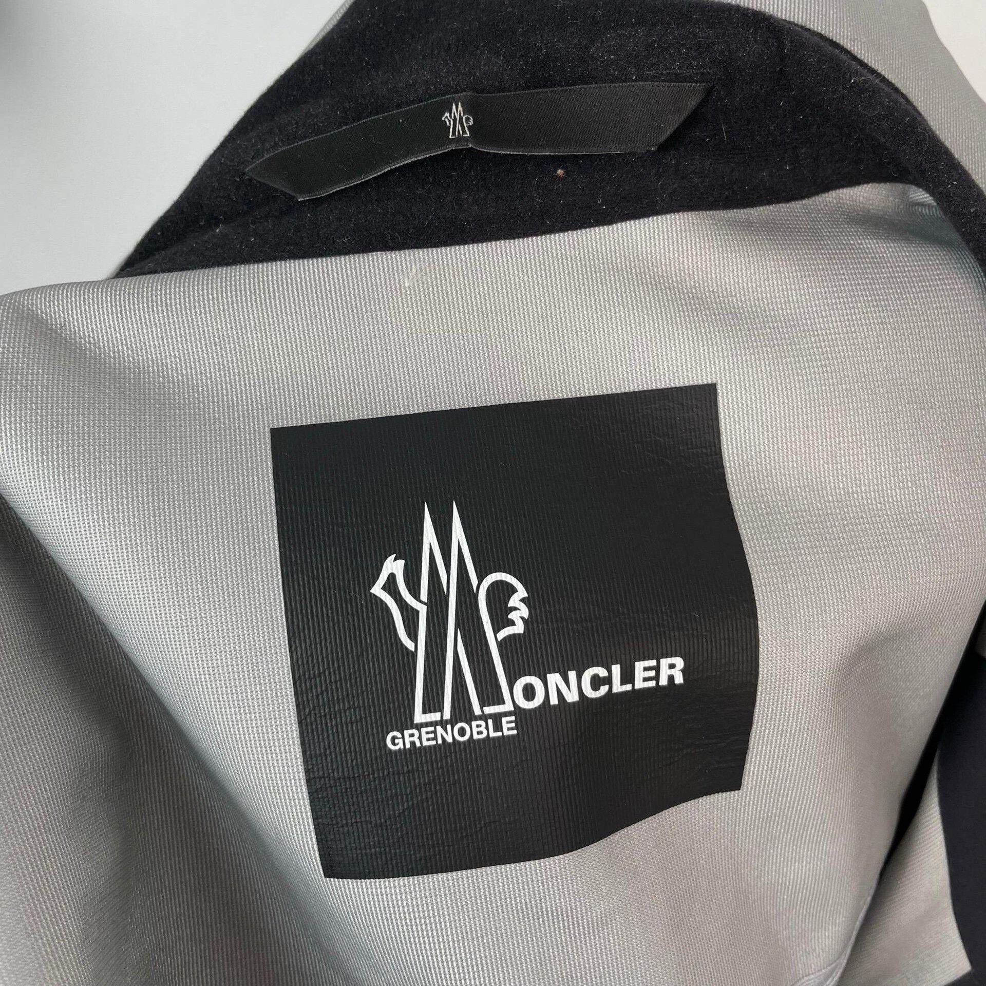 Moncler Moncler Gray Light Jacket 25 Men Size US XS / EU 42 / 0 - 5 Thumbnail
